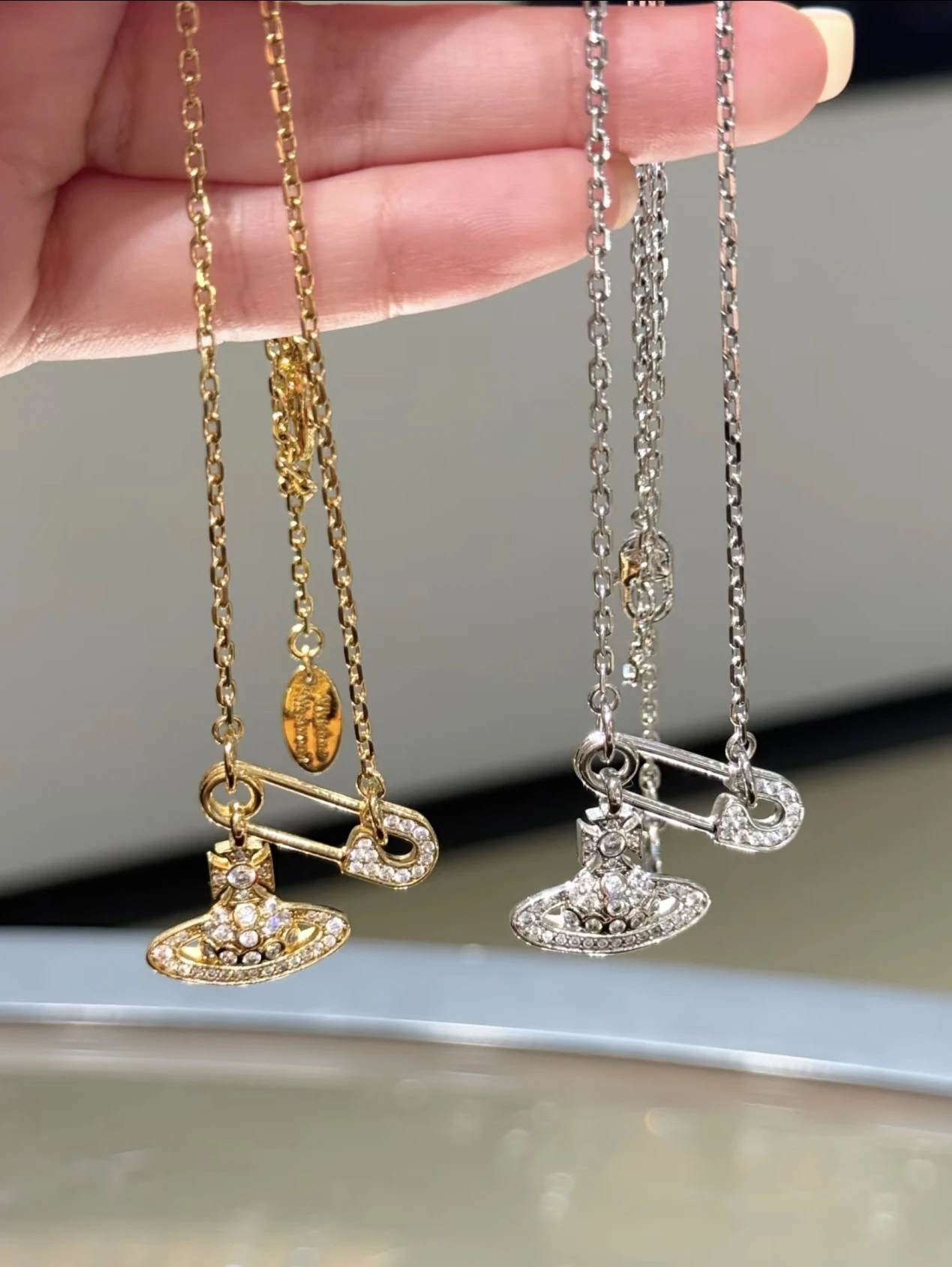 Vivienne Westwood Lucrece小別針項鍊