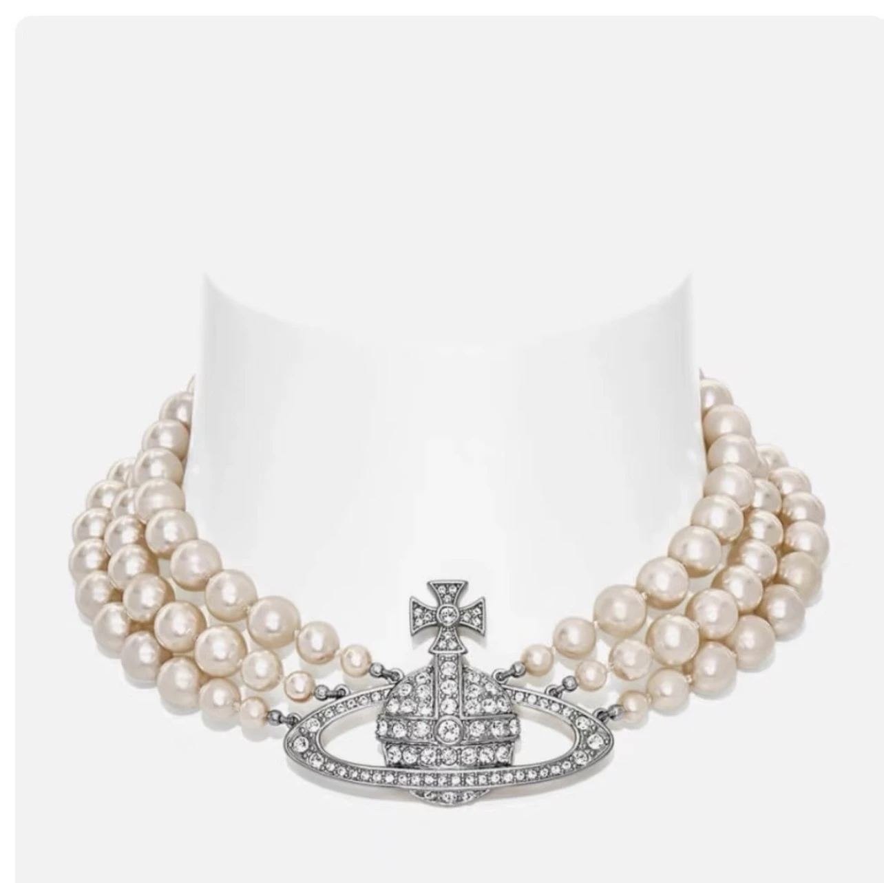 <Jennie 同款>Vivienne Westwood Three Row Pearl Bas Relief三排珍珠項鍊