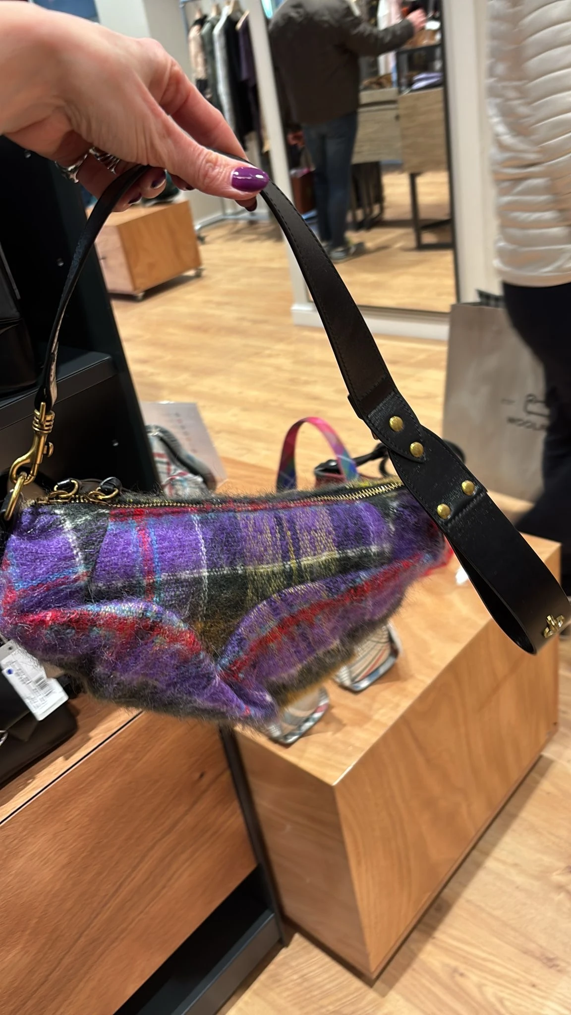 Vivienne Westwood 紫色格紋流浪包