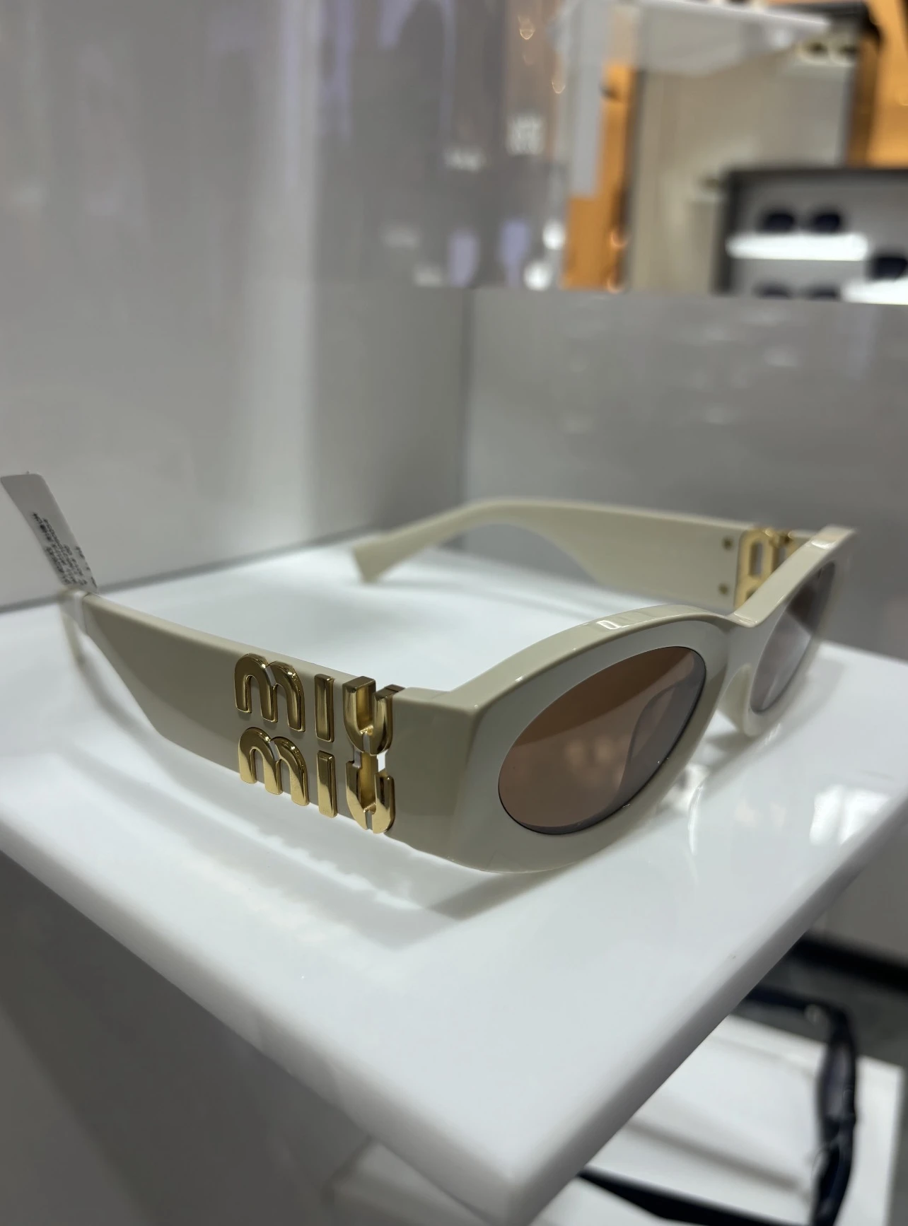 客訂｜Miumiu  11w 白色21D90Q