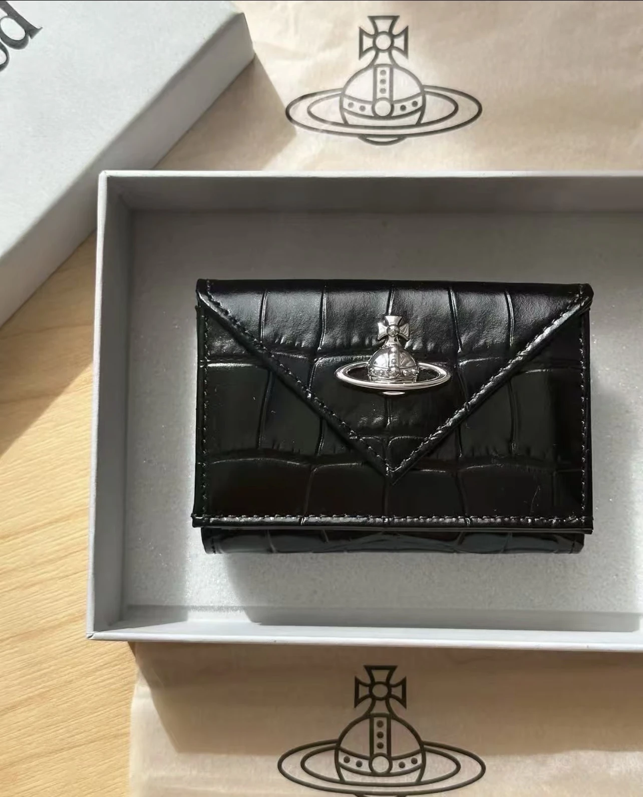 Vivienne Westwood 新款 鱷魚紋信封錢包 黑色