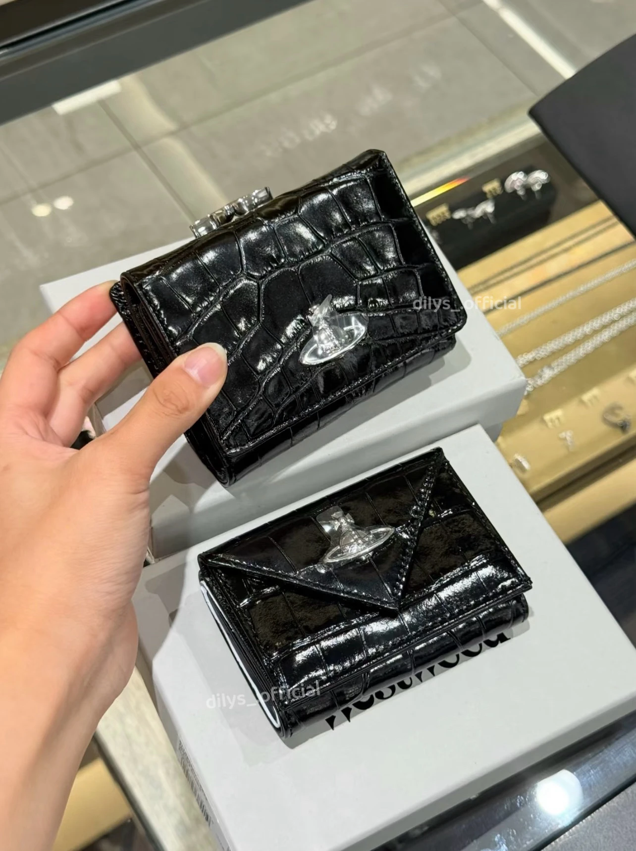 Vivienne Westwood 新款 鱷魚紋口金錢包（黑色）