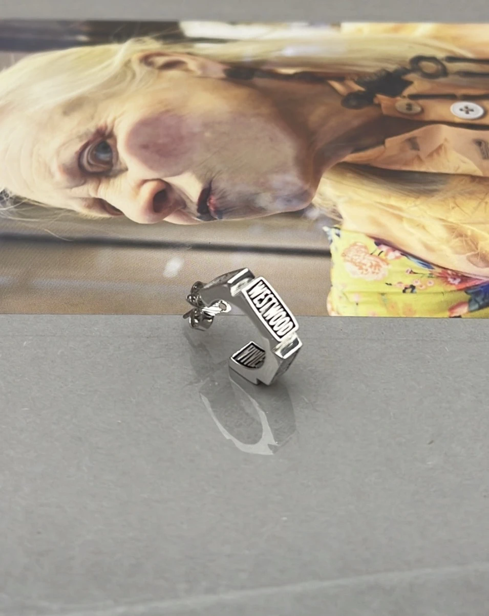 Vivienen Westwood Lucinda 單邊耳環