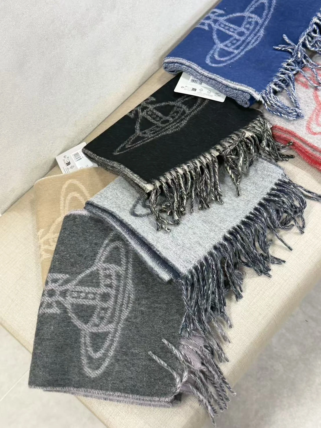 Vivienne Westwood Big Orb Wool Scarf 羊毛土星圍巾🧣100%羊毛