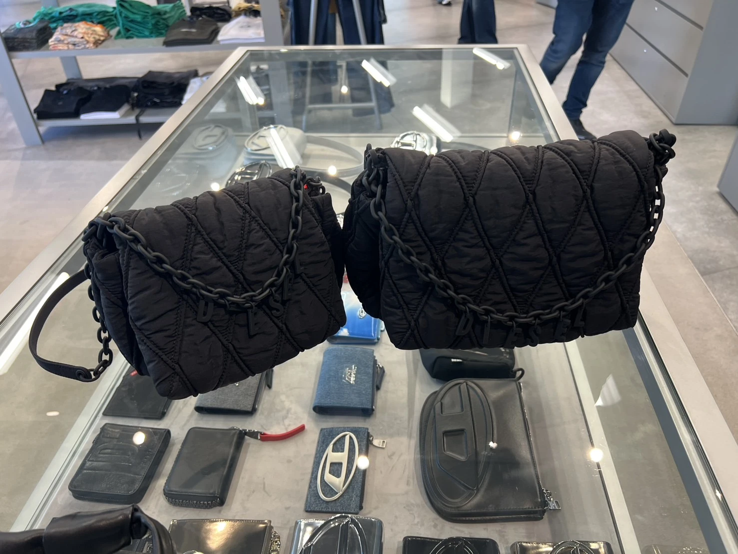 客訂｜Diesel outlet 大尺寸流浪包黑色