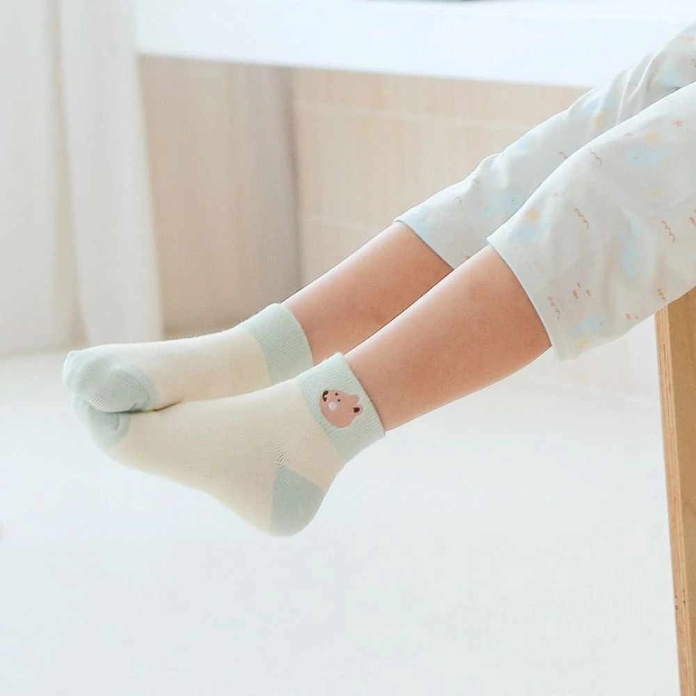 刺繡寬口短襪-松鼠