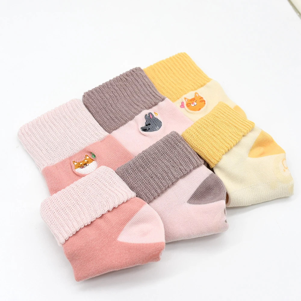 刺繡反折中筒襪3雙組-桃紅+淺粉+米