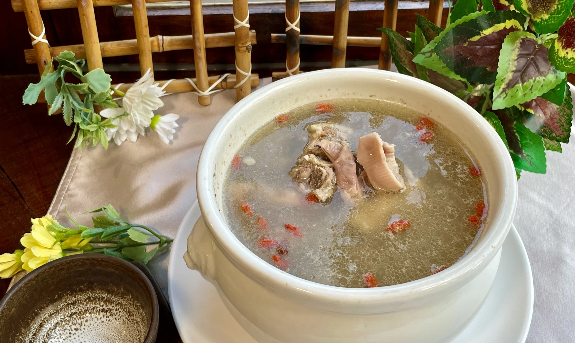 養生四神豬肚排骨湯