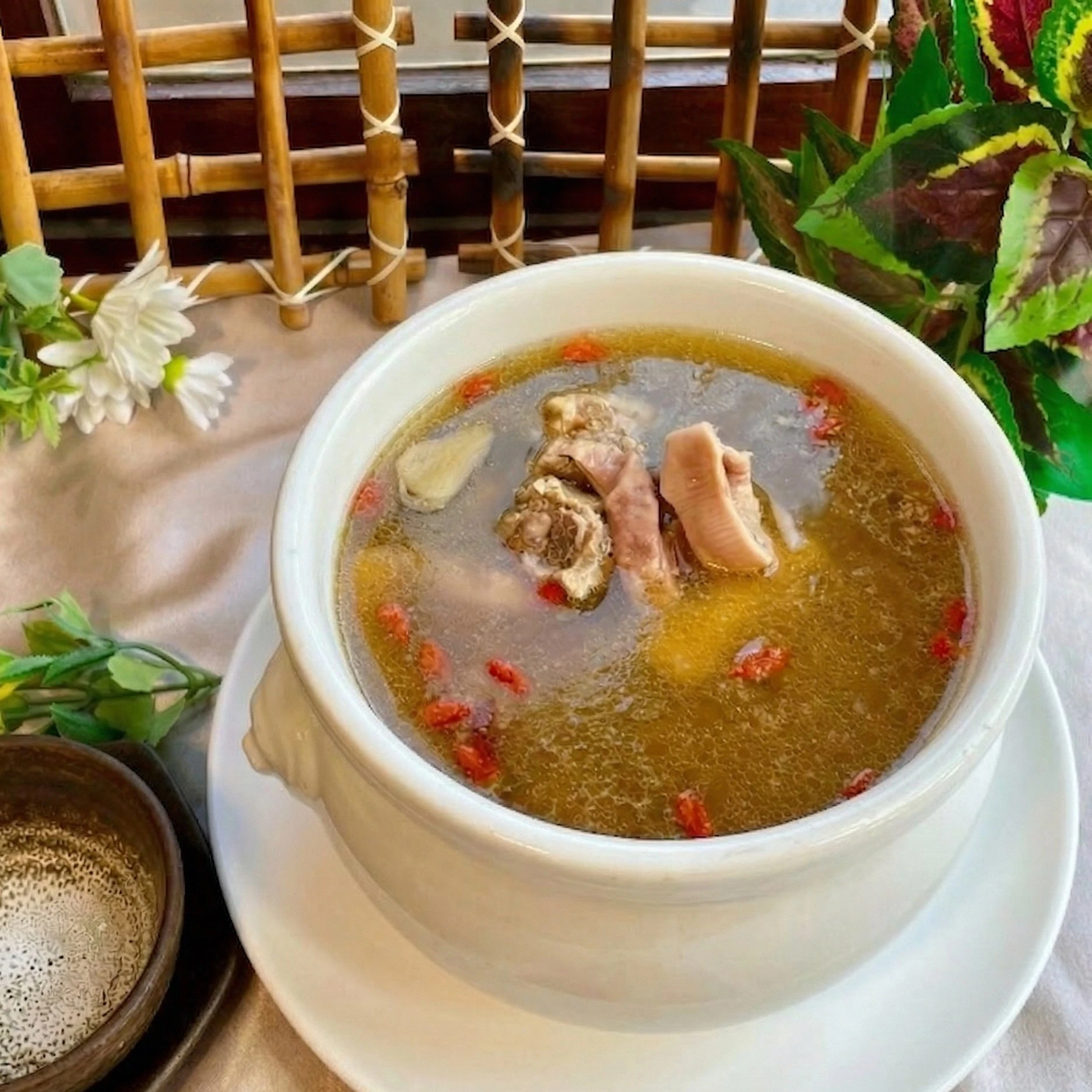 養生四神豬肚排骨湯