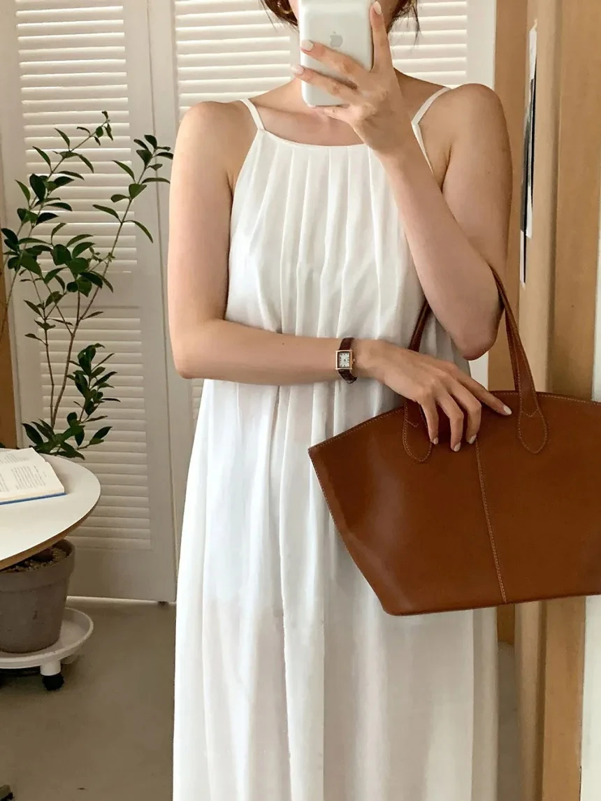 Ying Fashion Shop 法式優雅 簡約圓領 百摺設計感 露背吊帶連衣裙 寬鬆大擺連衣裙 甜美吊帶洋裝