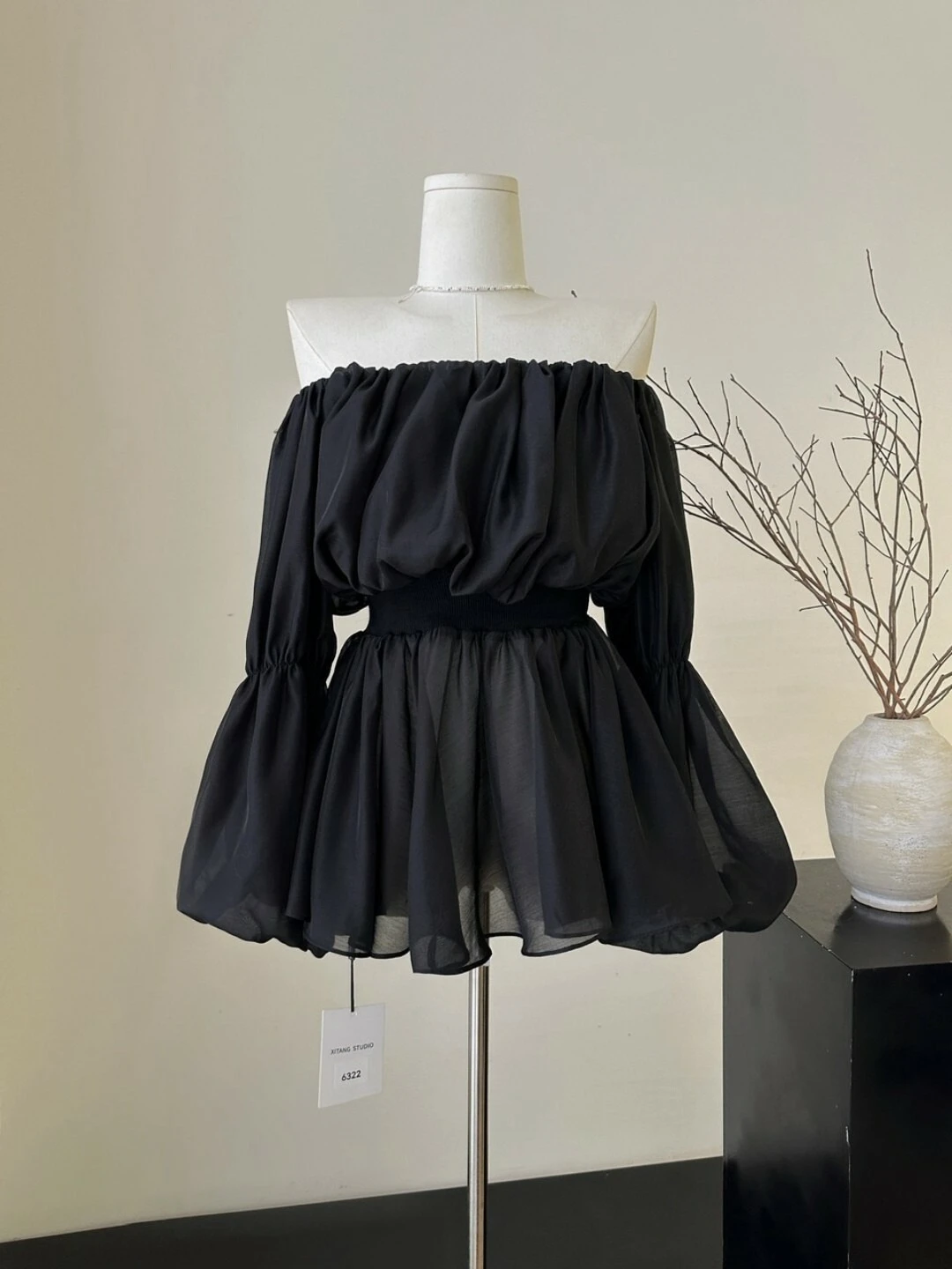 Ying Fashion Shop 高級感 網紗泡泡袖 一字肩 皺皺法式襯衫上衣 露肩性感上衣 一字領網紗上衣