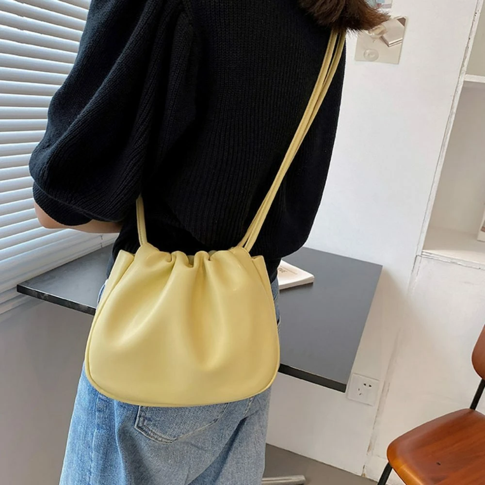 【出清! 現貨48小時快速出貨】Ying Fashion Shop 超可愛小包 軟皮質斜背包 皺皺雲朵小包 肩背雲朵包(複製)