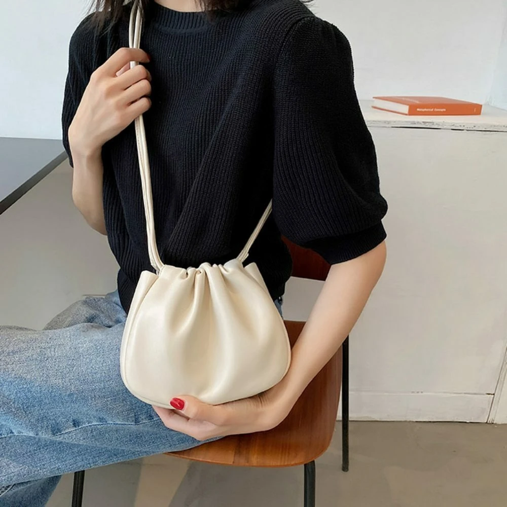 【出清! 現貨48小時快速出貨】Ying Fashion Shop 超可愛小包 軟皮質斜背包 皺皺雲朵小包 肩背雲朵包(複製)
