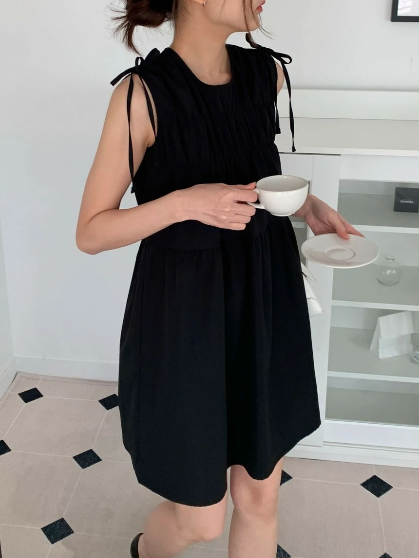 Ying Fashion Shop 熱銷必備 復古圓領 無袖背心洋裝 皺皺設計感 綁帶蝴蝶結 小個子 背心連衣裙 氣質洋裝