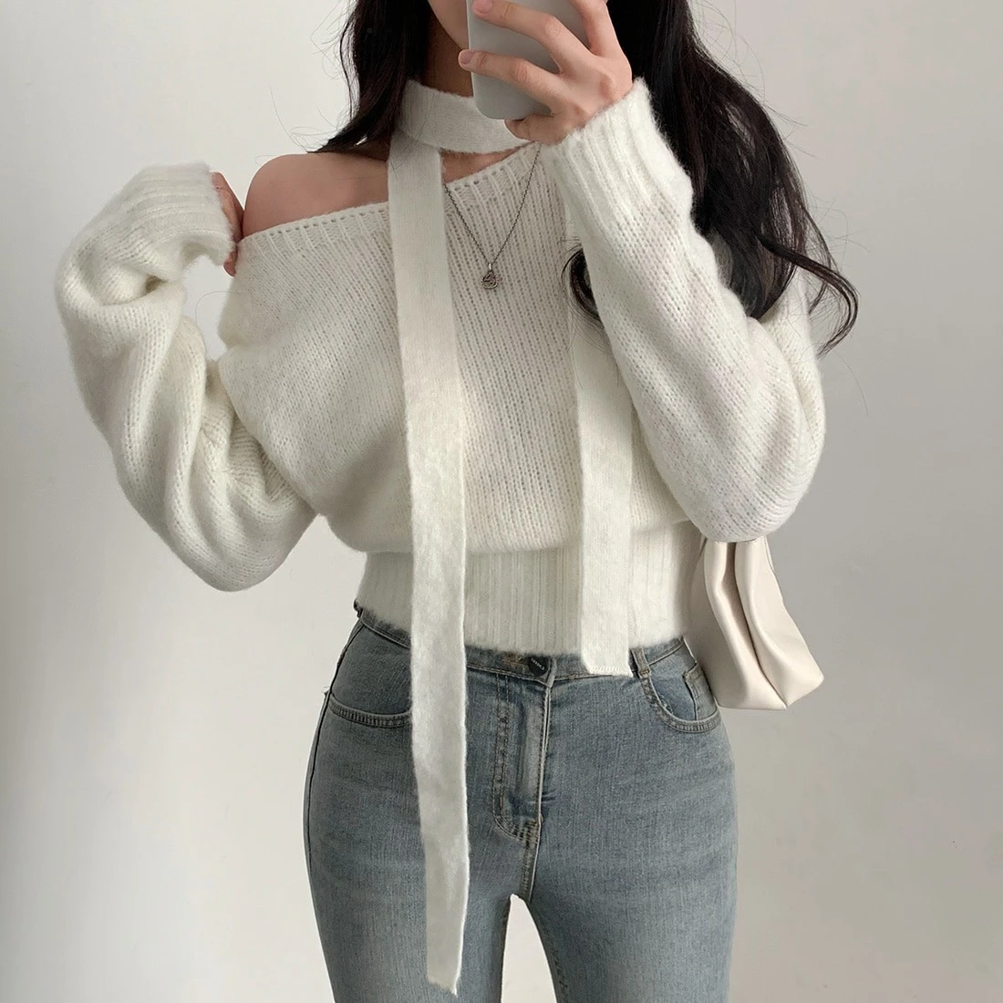 Ying Fashion Shop 溫柔氣質 一字領露肩 鬆緊腰設計 斜肩穿搭 長袖針織毛衣 附同色小圍巾