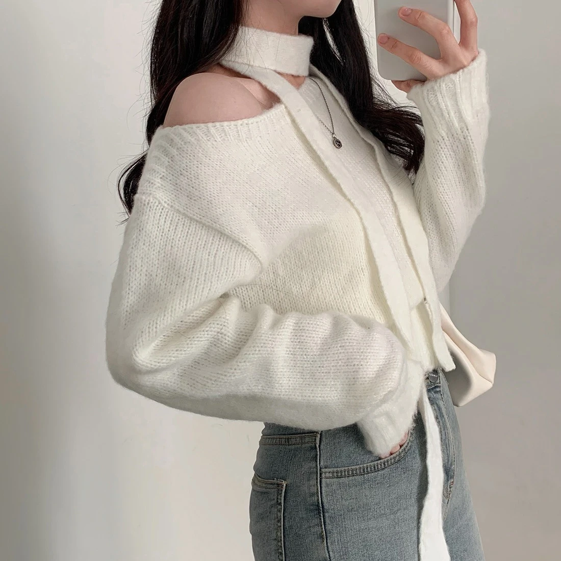 Ying Fashion Shop 溫柔氣質 一字領露肩 鬆緊腰設計 斜肩穿搭 長袖針織毛衣 附同色小圍巾