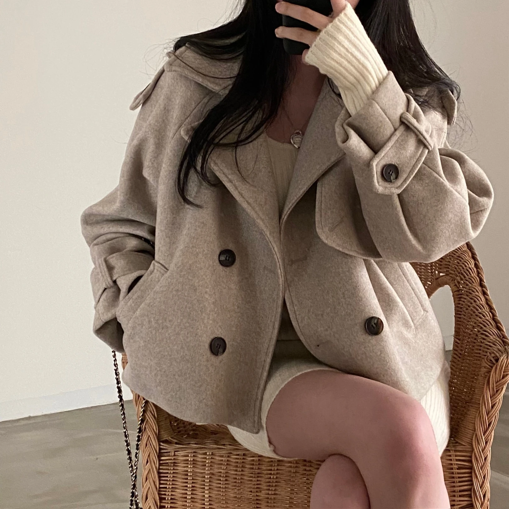 Ying Fashion Shop 秋冬厚實毛呢外套 復古西裝翻領 雙排釦口袋 寬鬆百搭短版毛呢外套
