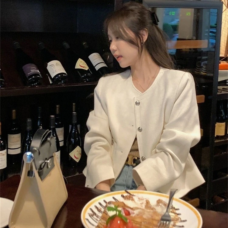 Ying Fashion Shop 秋季必備 簡約金釦 氣質短版外套 百搭純色 高質感小香風外套