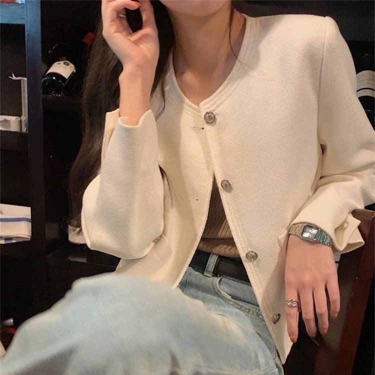 Ying Fashion Shop 秋季必備 簡約金釦 氣質短版外套 百搭純色 高質感小香風外套