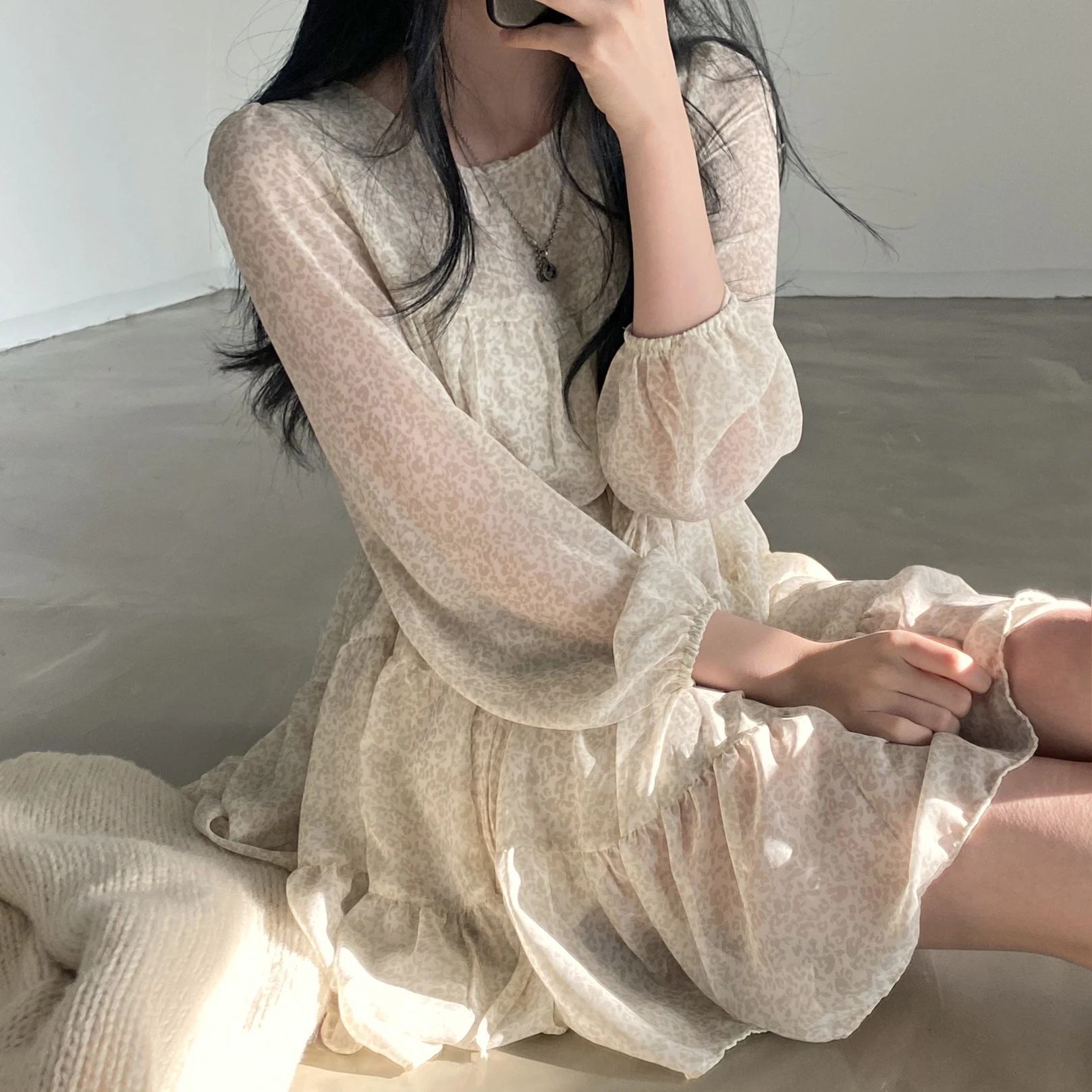 Ying Fashion shop 韓系chic 春夏新款 小眾圓領 綁帶收腰 微透泡泡袖 褶皺感 碎花連衣裙 長袖洋裝