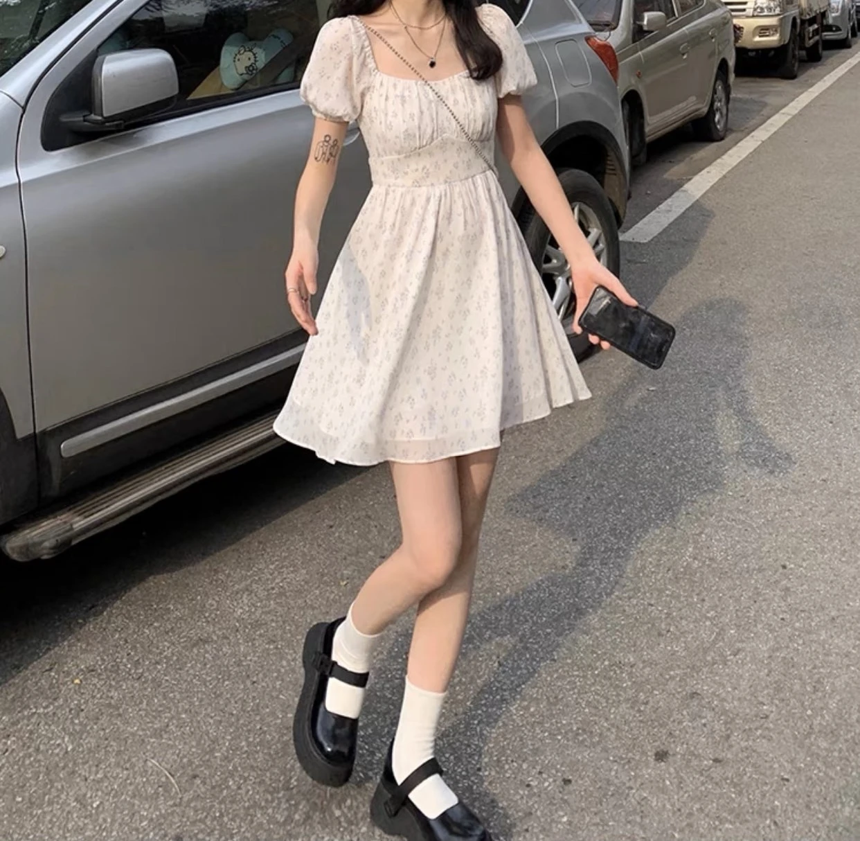 Ying Fashion Shop 夏季新款 氣質甜美 碎花連衣裙 純欲 小心機 露腰方領 泡泡袖洋裝 短袖碎花短裙