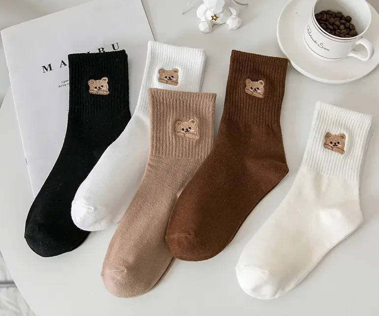 Ying Fashion  新款襪子 可愛小熊 長襪 ins潮 卡通日系 純棉襪子 百搭 刺繡長襪 中筒襪子