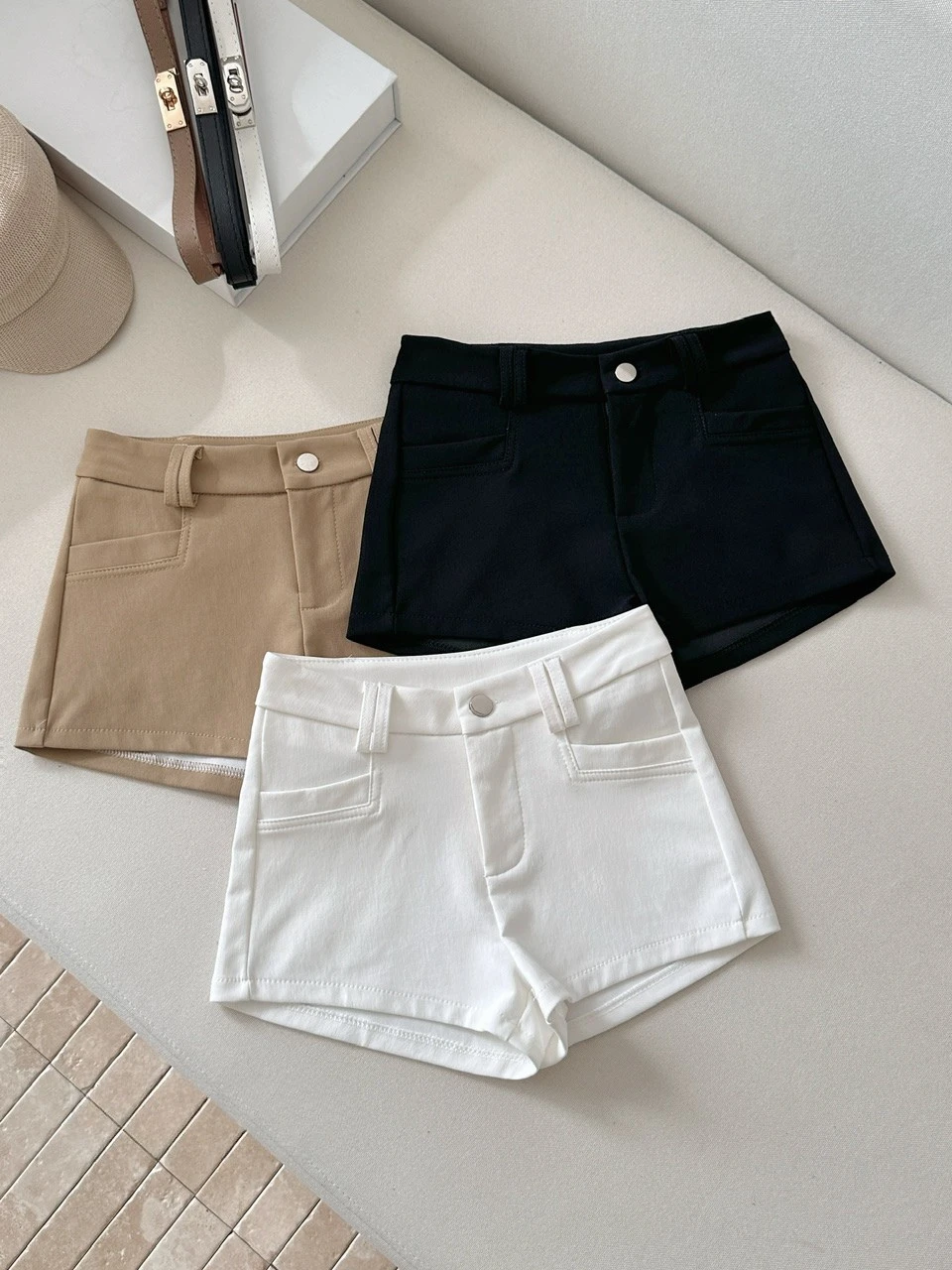 Ying Fashion Shop 經典基本百搭 高腰休閒 辣妹顯瘦 附腰帶 百搭休閒短褲