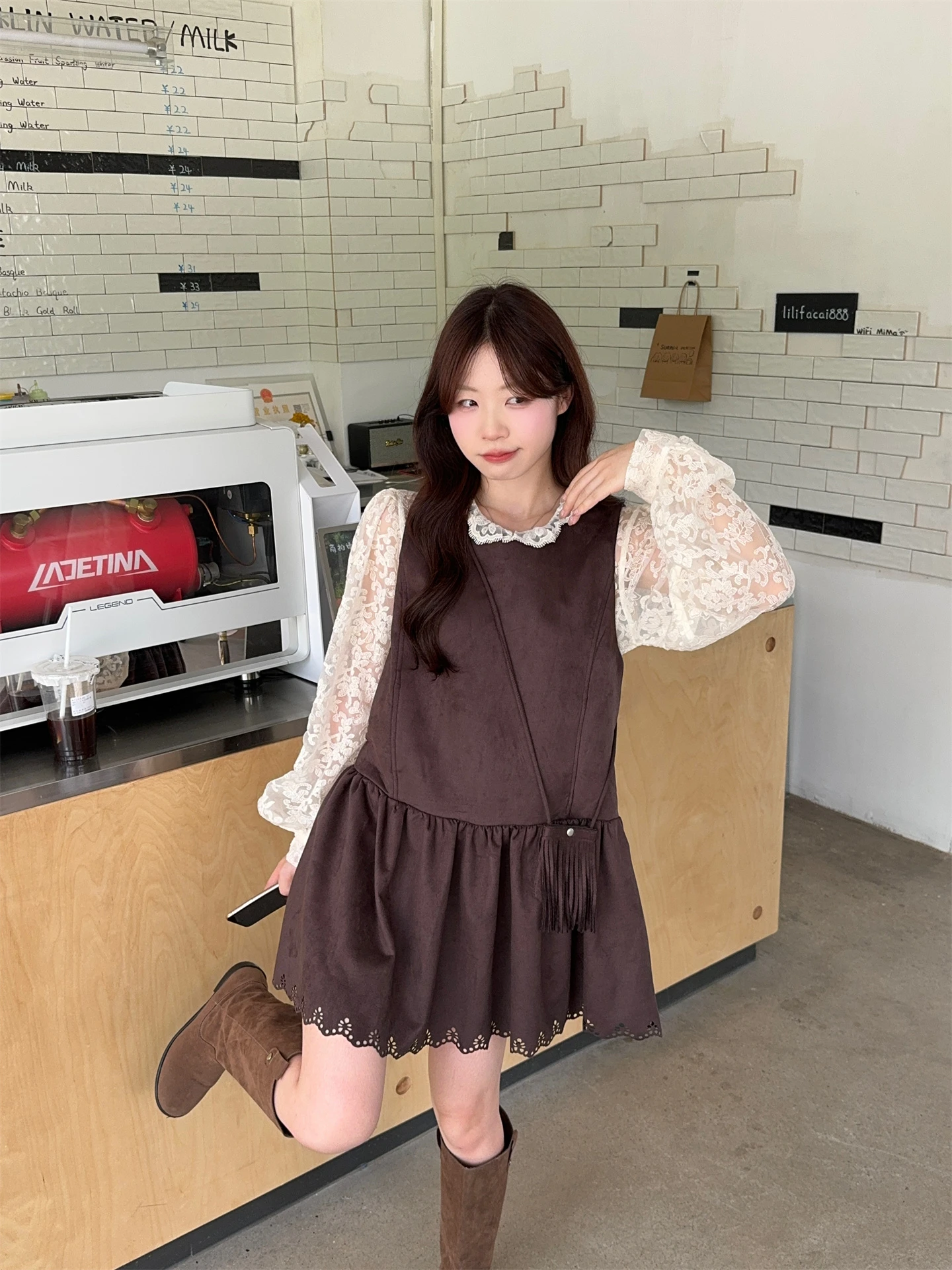 【出清! 現貨48小時快速出貨】Ying Fashion Shop 法式蕾絲設計感 泡泡袖上衣 + 無袖背心連衣裙 A字吊帶裙 兩件式套裝