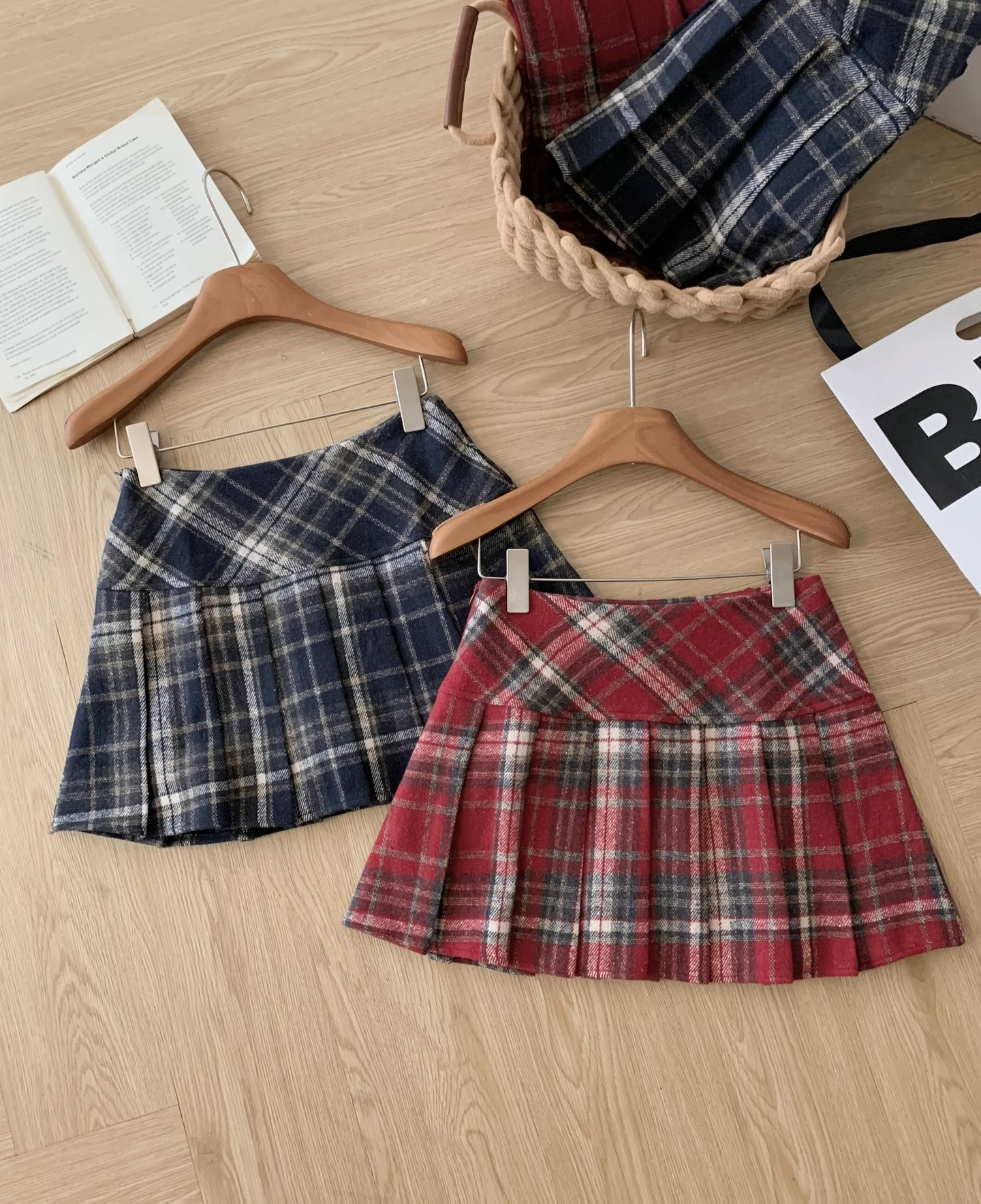 Ying Fashion Shop 顯瘦短裙 格紋半身裙 紅色格子 百褶短裙 高腰顯瘦 防走光 A字毛呢半身裙