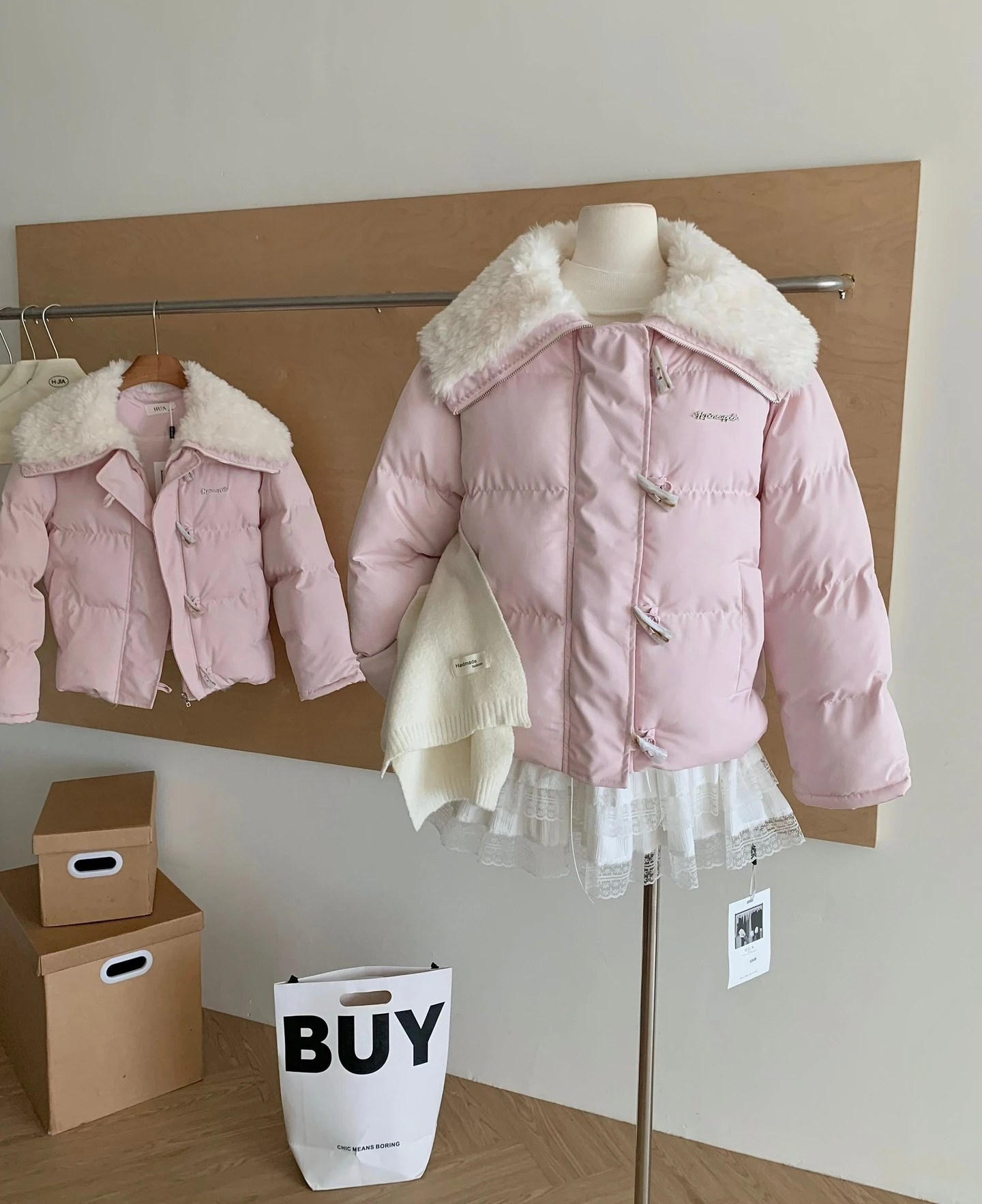【出清! 現貨48小時快速出貨】Ying Fashion Shop 高質感棉服外套 海軍領羊羔毛 拼接棉服外套 牛角釦厚實外套 保暖外套(複製)