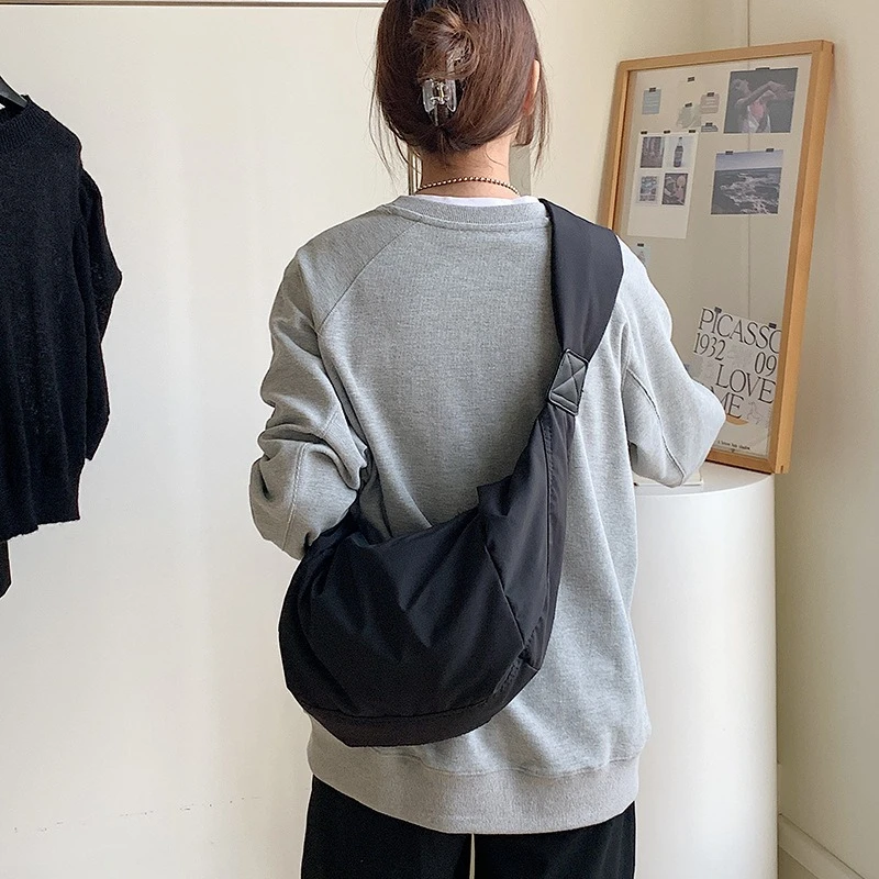 Ying Fashion Shop 高質感 尼龍水餃包 大容量 高級材質 斜背包 簡約百搭 單肩包 熱銷包款 水餃包