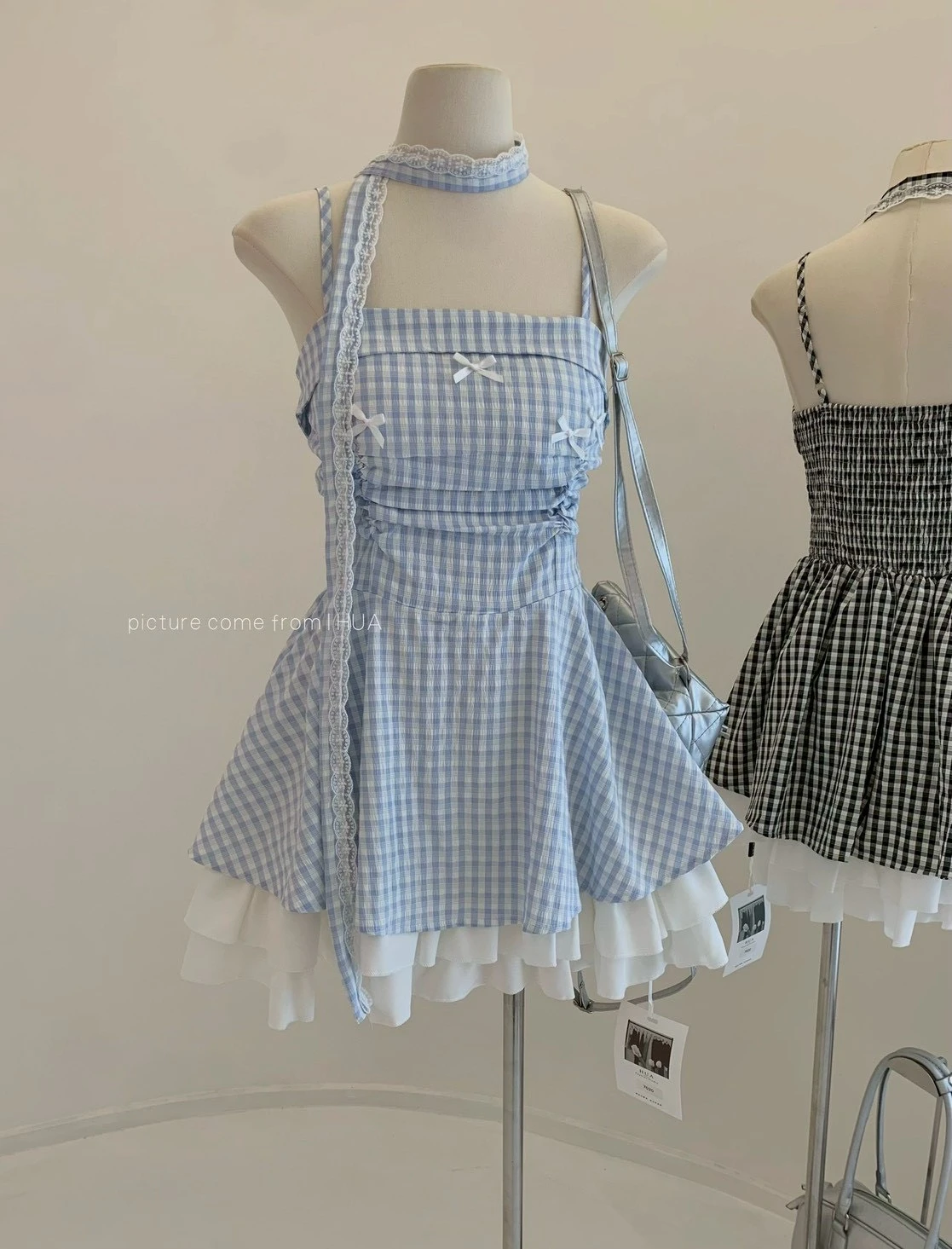 Ying Fashion Shop 甜美法式 掛脖蝴蝶結 格紋蓬蓬裙 吊帶連衣裙 蓬蓬連衣裙 甜美吊帶洋裝 格紋洋裝 收腰顯瘦 熱銷款