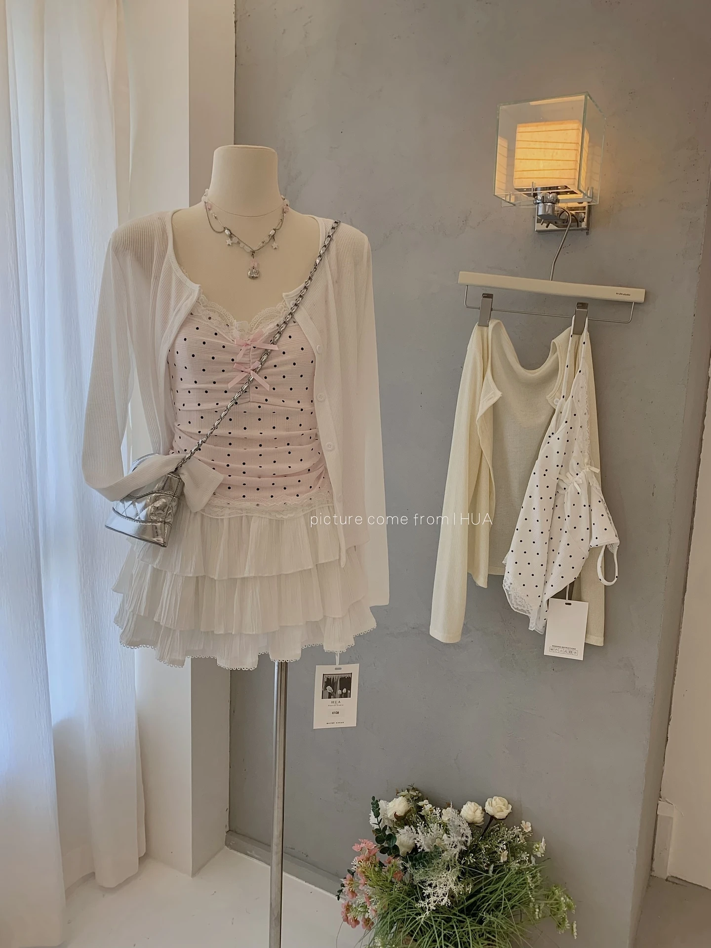 Ying Fashion Shop 甜美蕾絲拼接 點點吊帶背心 長袖針織開衫 兩件式套裝
