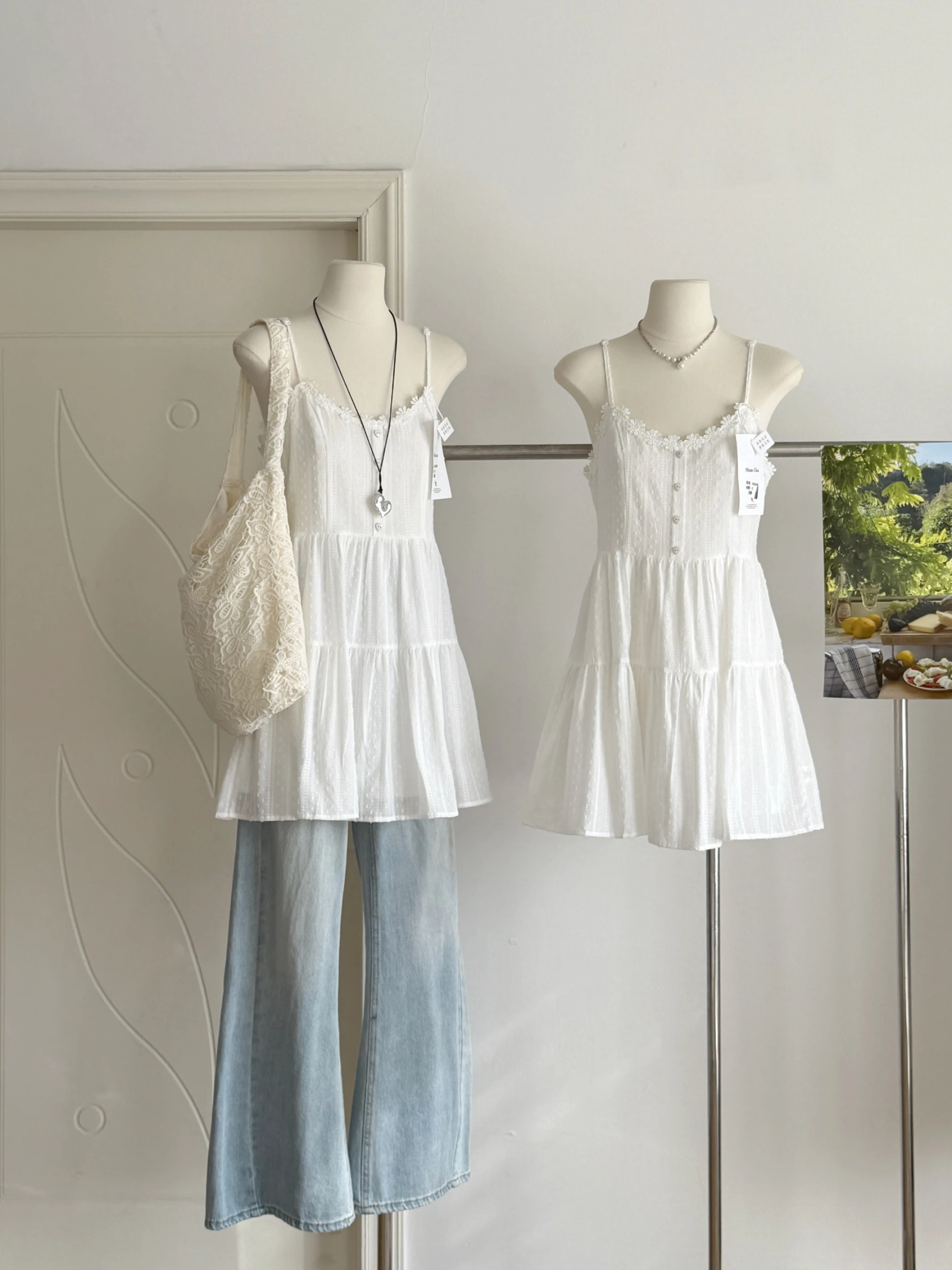 Ying Fashion Shop 初戀白色 V領吊帶連衣裙 海邊吊帶洋裝 修身顯瘦 A字吊帶洋裝 吊帶裙