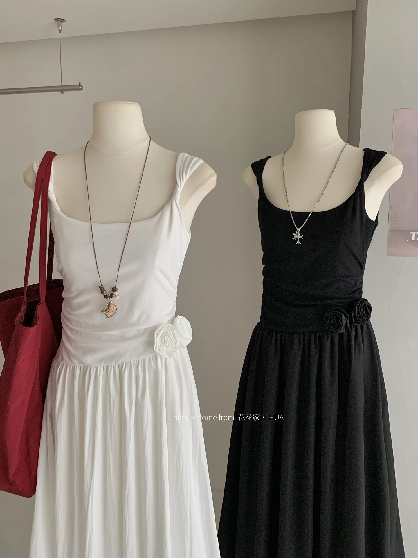 Ying Fashion Shop 夏季小性感 低胸U領洋裝 背心連衣裙 花苞半身裙 唇色無袖洋裝 無袖連衣裙