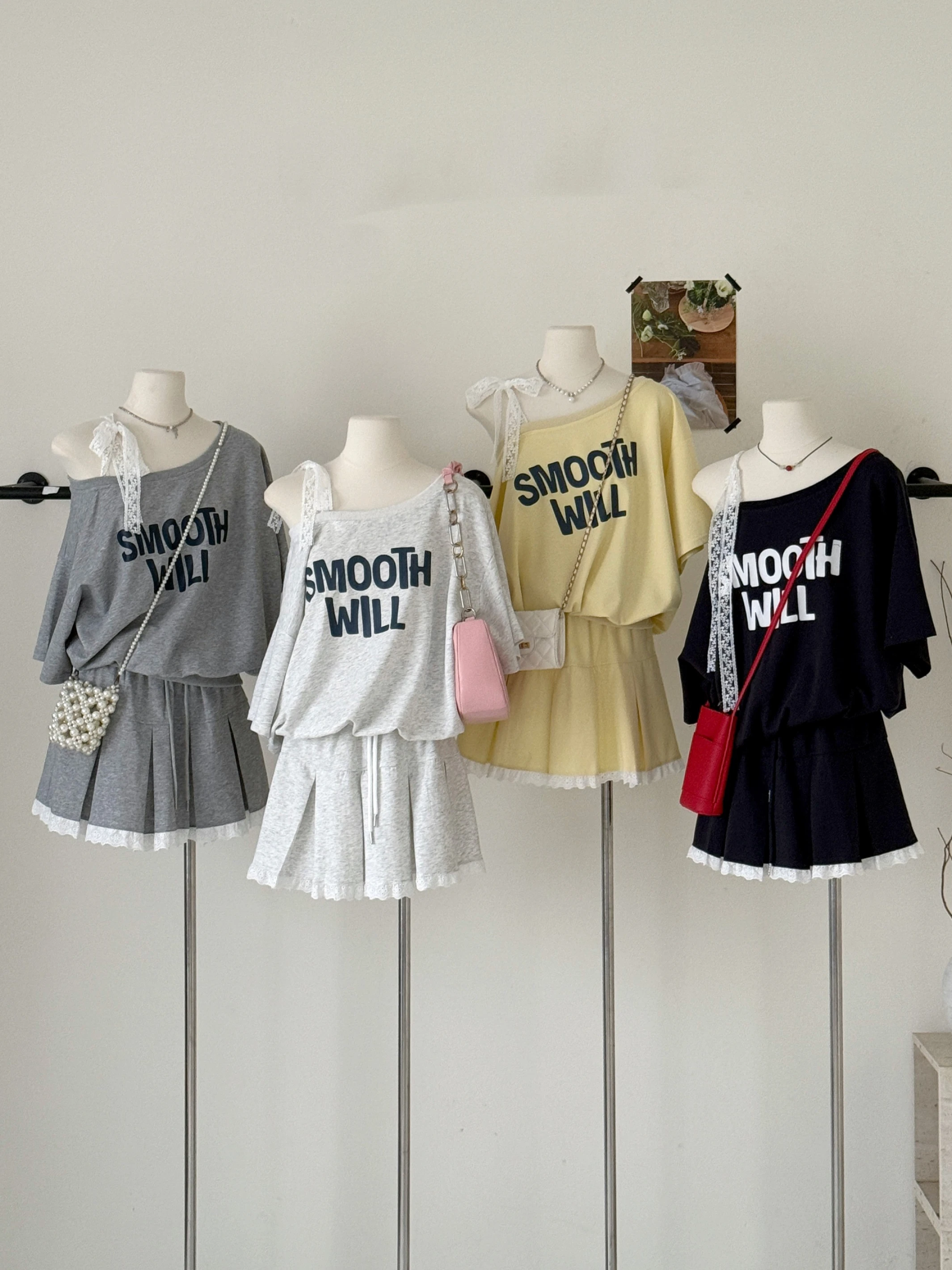 Ying Fashion Shop 時尚氣質 斜肩蕾絲綁帶 拼接短袖露肩兩件套 高腰半身裙 字母印花 兩件式套裝