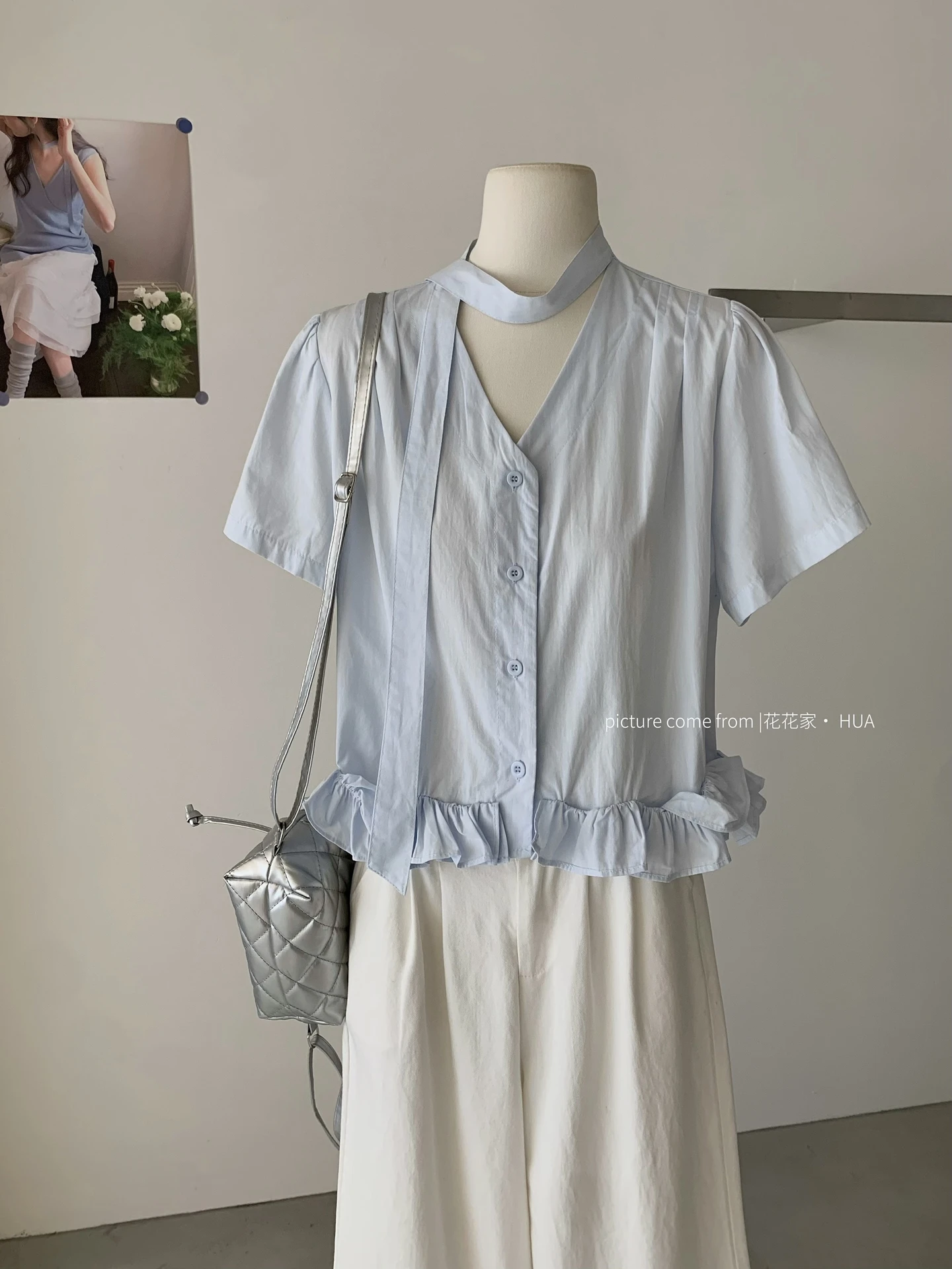 Ying Fashion Shop 減齡百搭 木耳邊短袖上衣 襯衫上衣 V領短袖襯衫上衣  短袖上衣