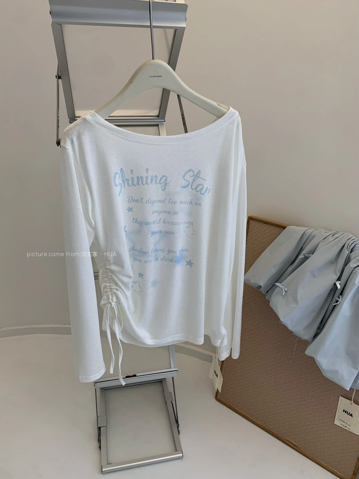 【出清! 現貨48小時快速出貨】Ying Fashion Shop 慵懶風 微透薄長袖 防曬罩衫 側邊皺褶上衣 藍色蝴蝶結短裙