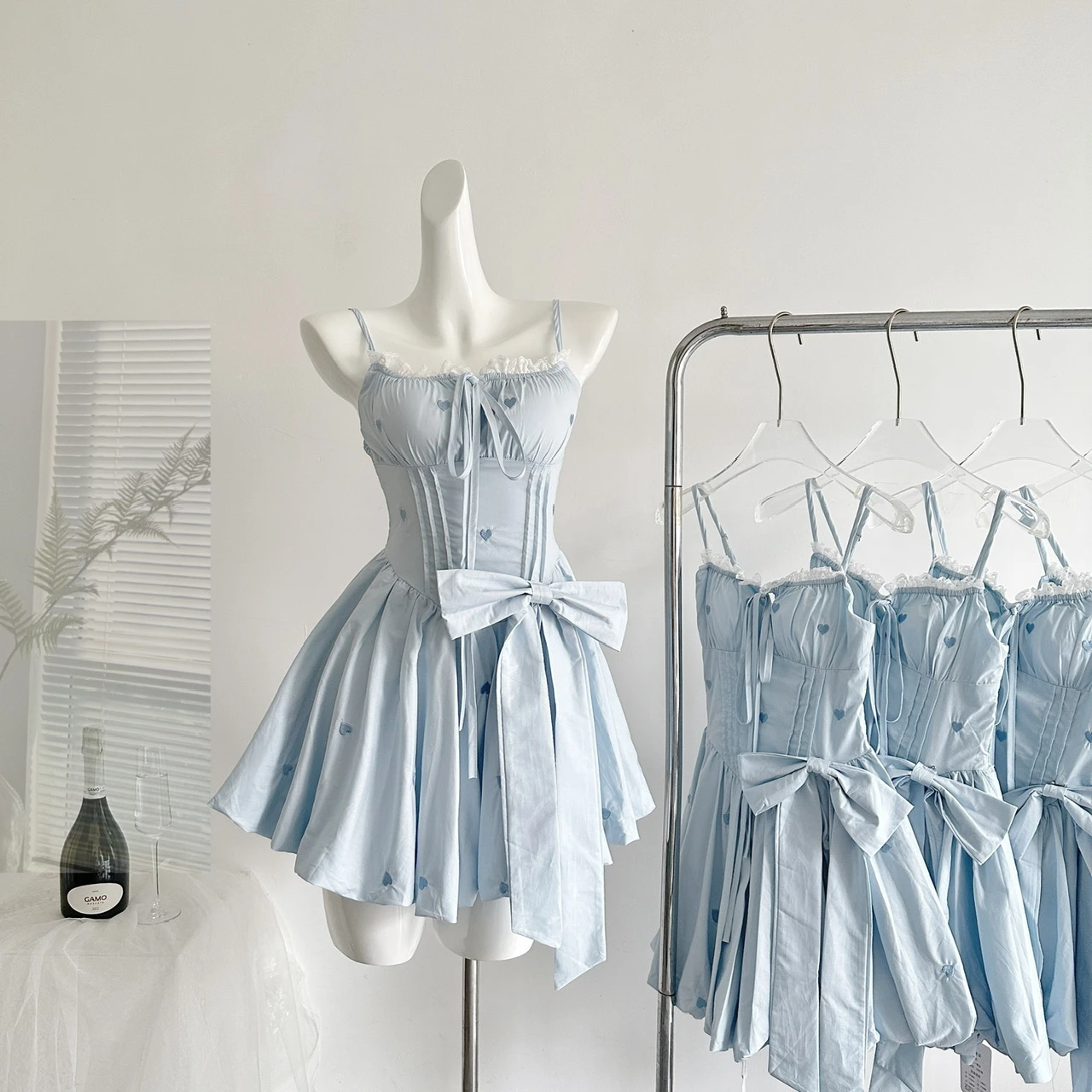 【出清! 現貨48小時快速出貨】Ying Fashion Shop 戀愛百分百 純慾風 甜美可愛 愛心圖 蝴蝶結綁帶 蕾絲拼接 吊帶連衣裙 鬆緊連衣裙