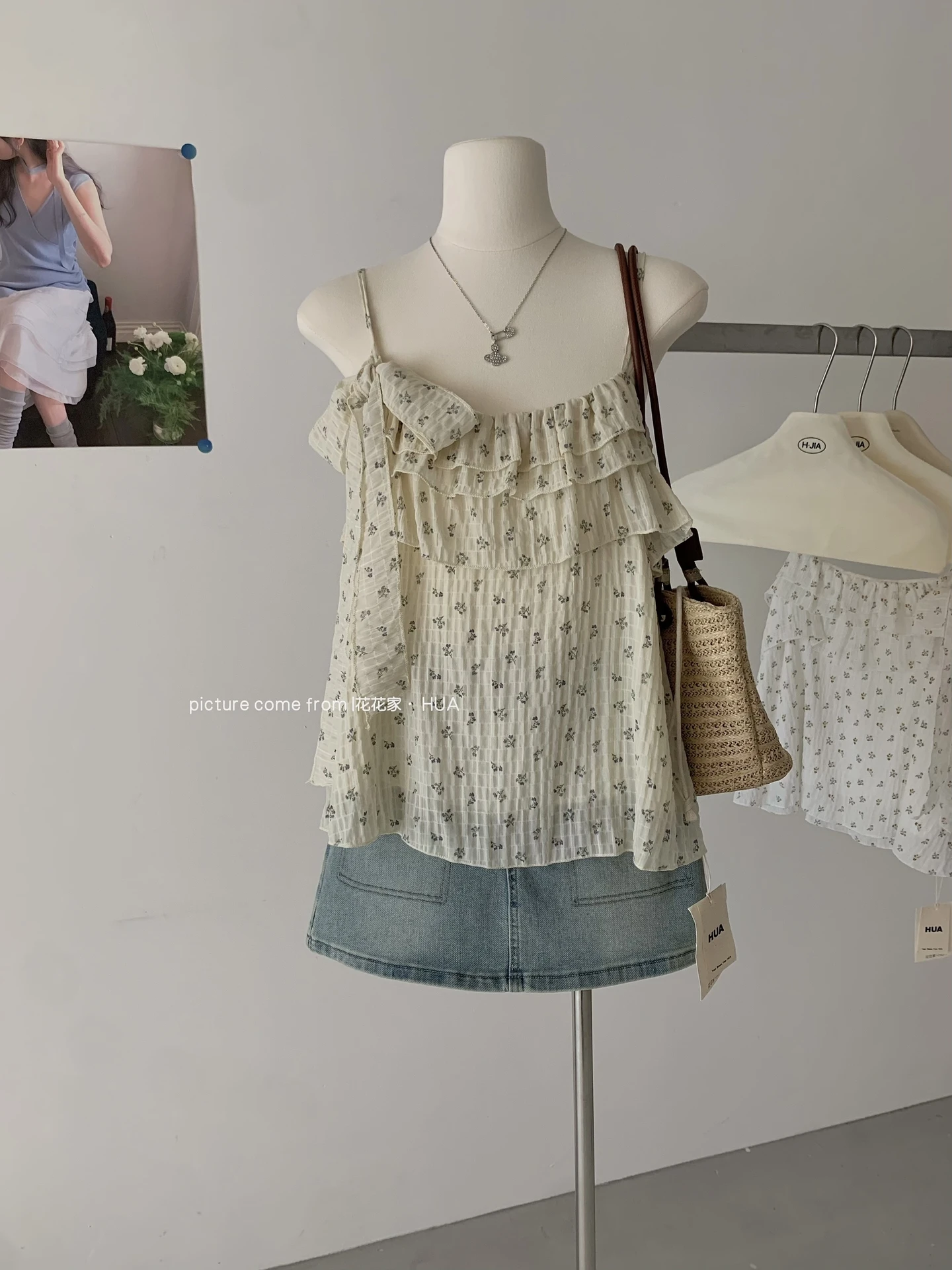 Ying Fashion Shop  碎花層次吊帶上衣 碎花吊帶背心 辣妹風 荷葉邊吊帶上衣 修身無袖上衣