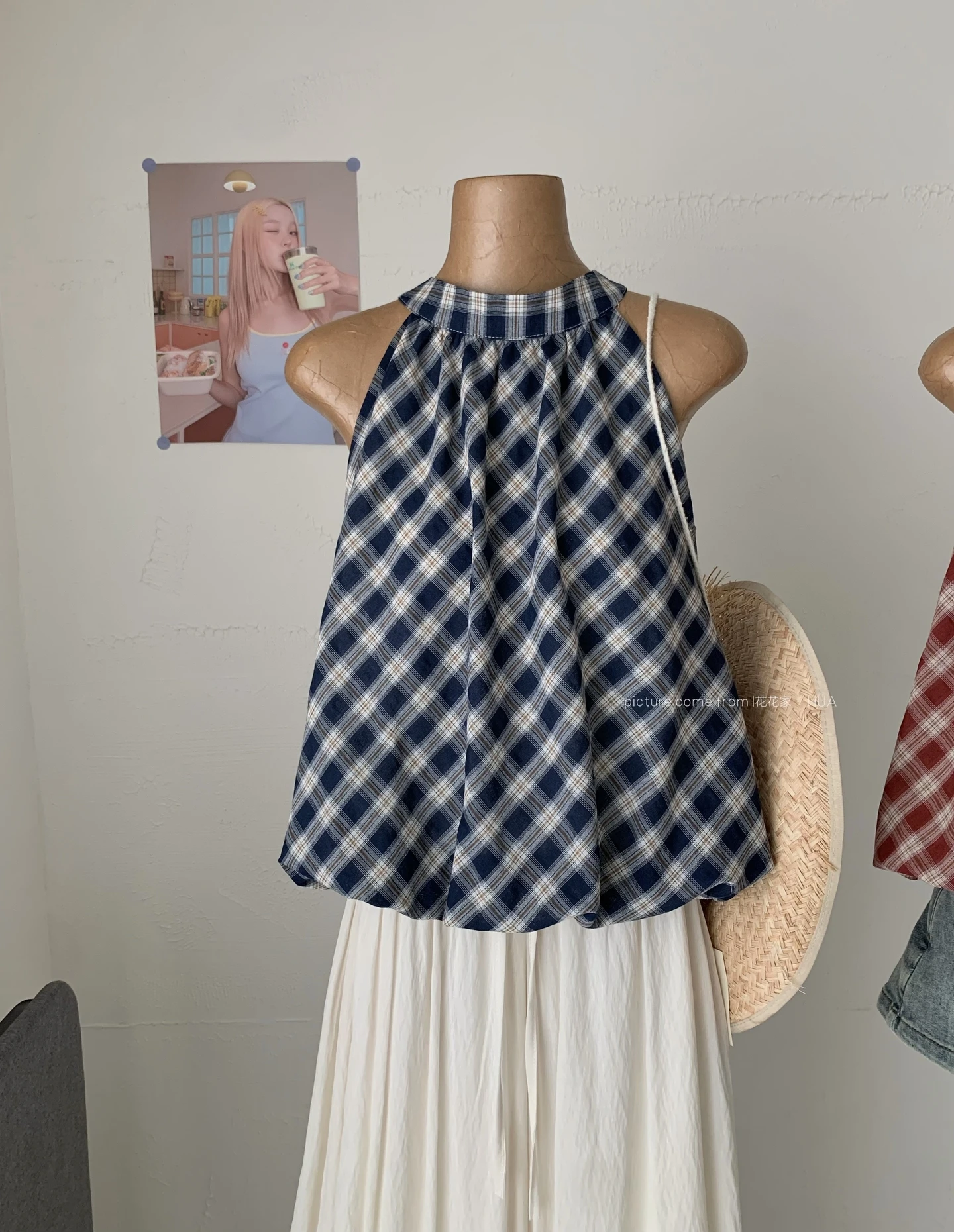 Ying Fashion Shop  復古風 藍白格紋 掛脖繞頸 無袖背心上衣 顯瘦百搭 蓬蓬背心上衣