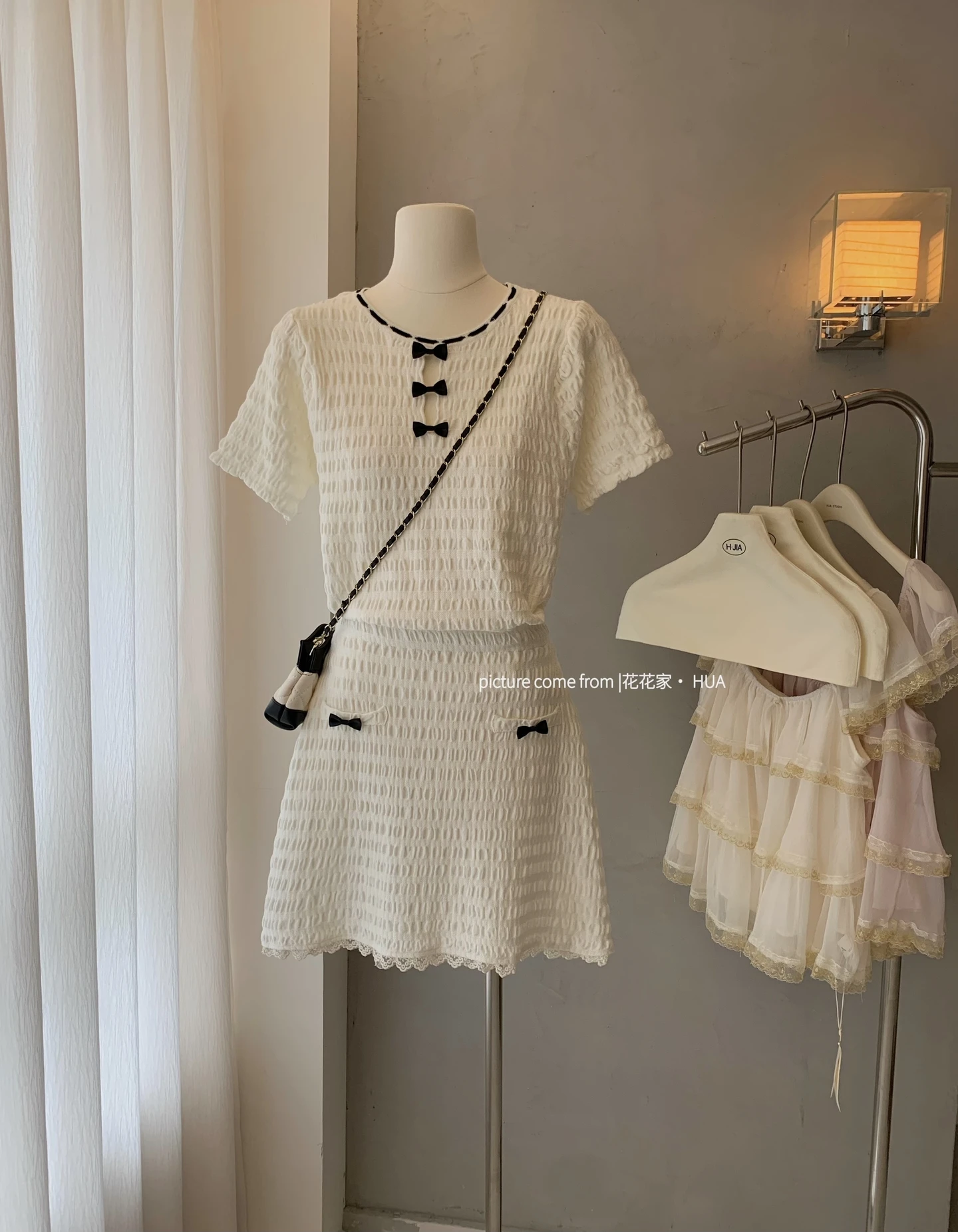 Ying Fashion Shop 甜心薇薇安 小香風兩件套 短袖蝴蝶結上衣 A字短裙 兩件式套裝