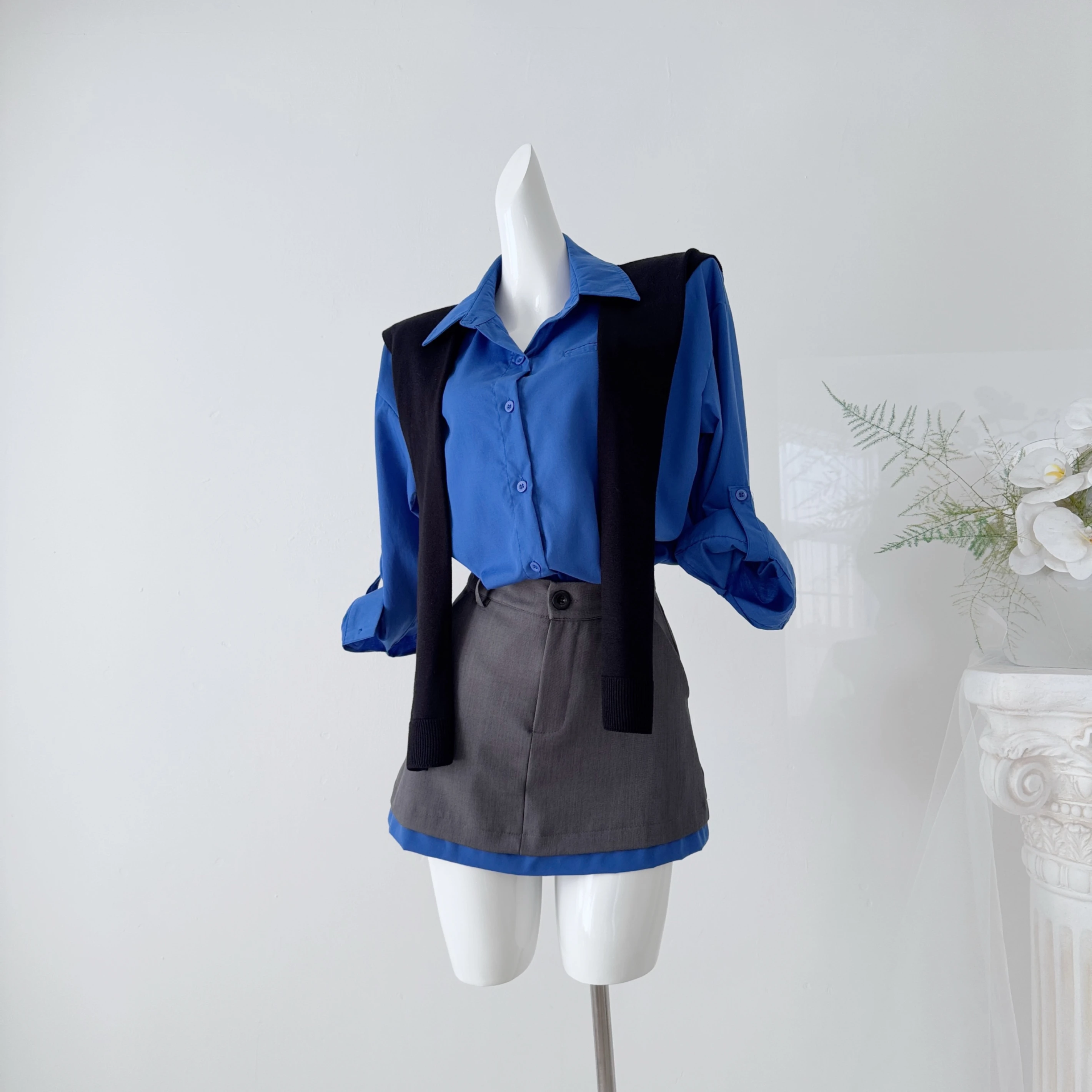 Ying Fashion Shop 熱銷款 灰藍邊拼接 克萊茵藍長袖襯衫 剪裁修飾顯瘦 A字半身裙 針織披肩 三件式套裝