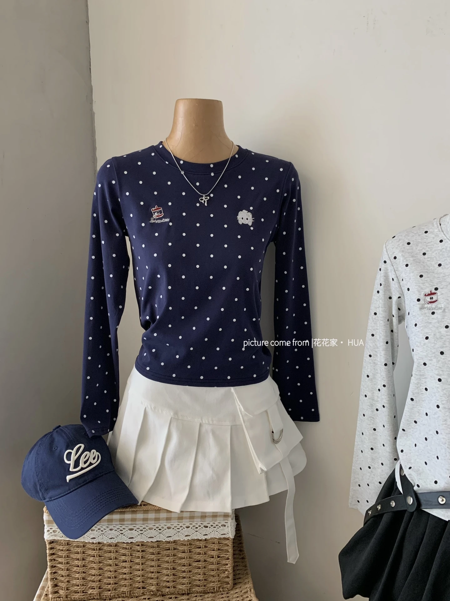 Ying Fashion Shop 點點控 修身圓領打底上衣 薄款別緻長袖T恤 點點上衣 長袖棉質上衣