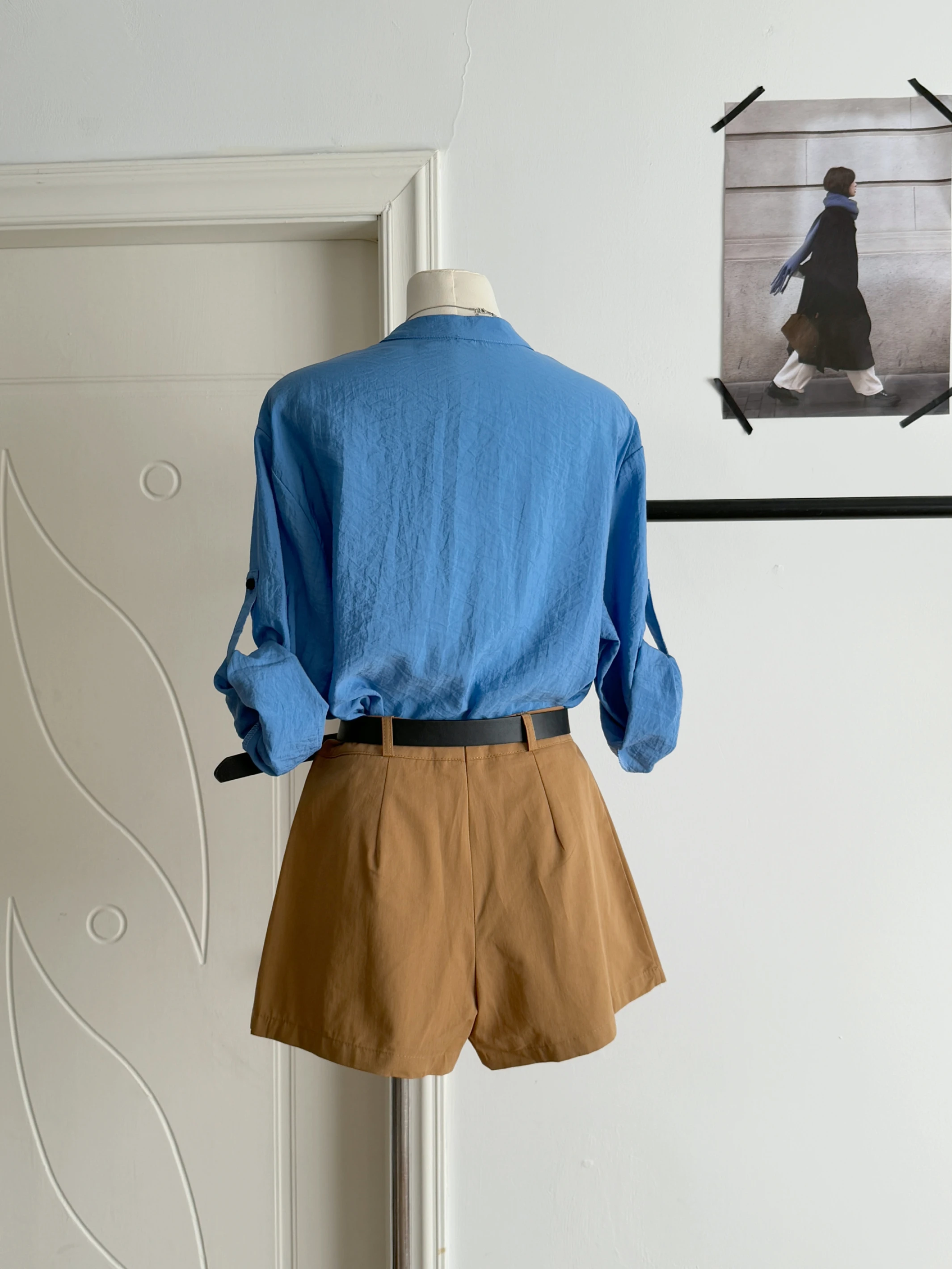 Ying Fashion Shop 藍色氣質V領襯衫 高級感寬鬆襯衫 長袖上衣 寬鬆顯瘦 防曬襯衫 A字短褲裙 兩件套