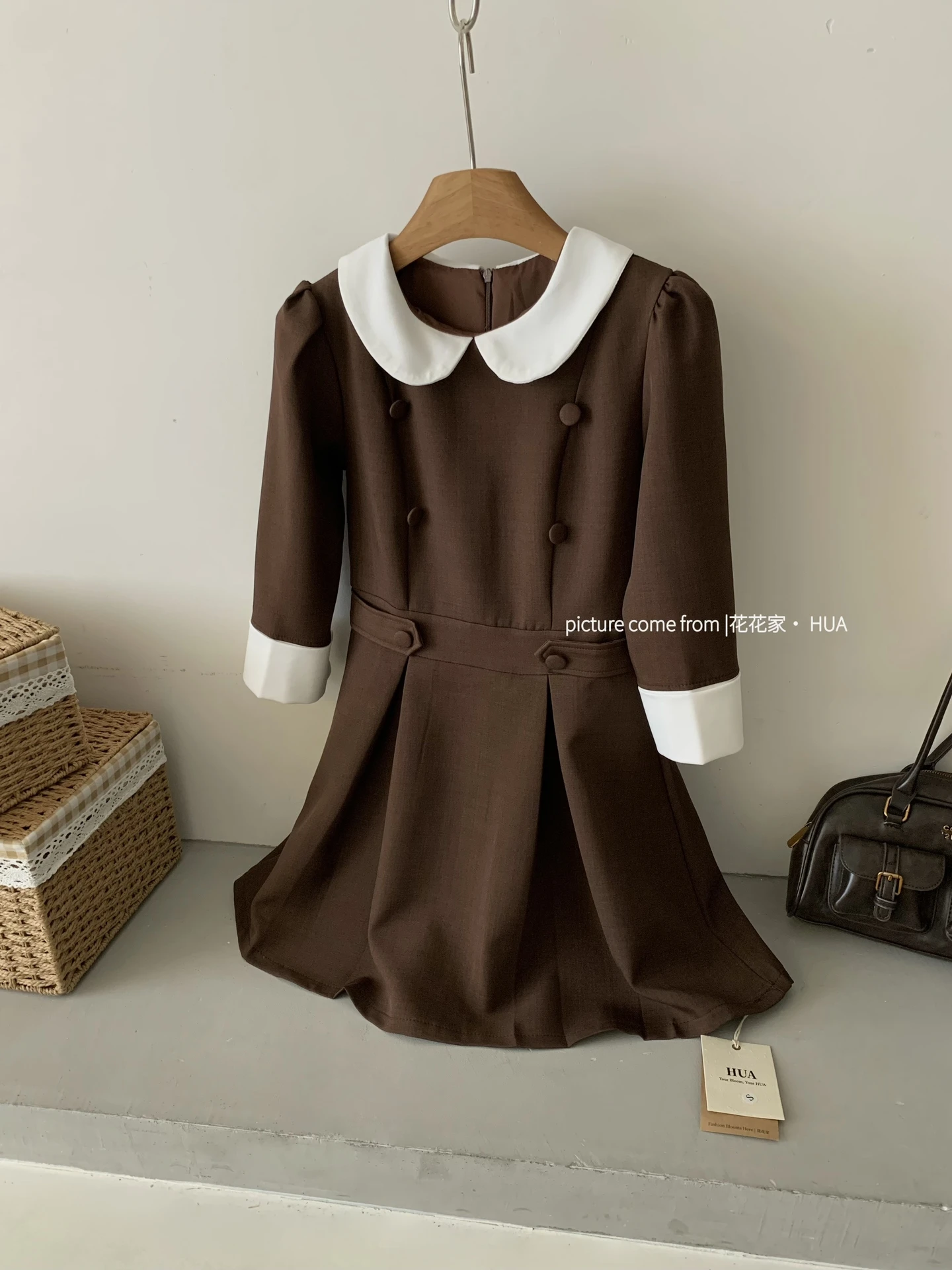 Ying Fashion Shop  MIU系 甜美洋裝 咖色雙排釦 娃娃領洋裝 七分袖收腰連衣裙