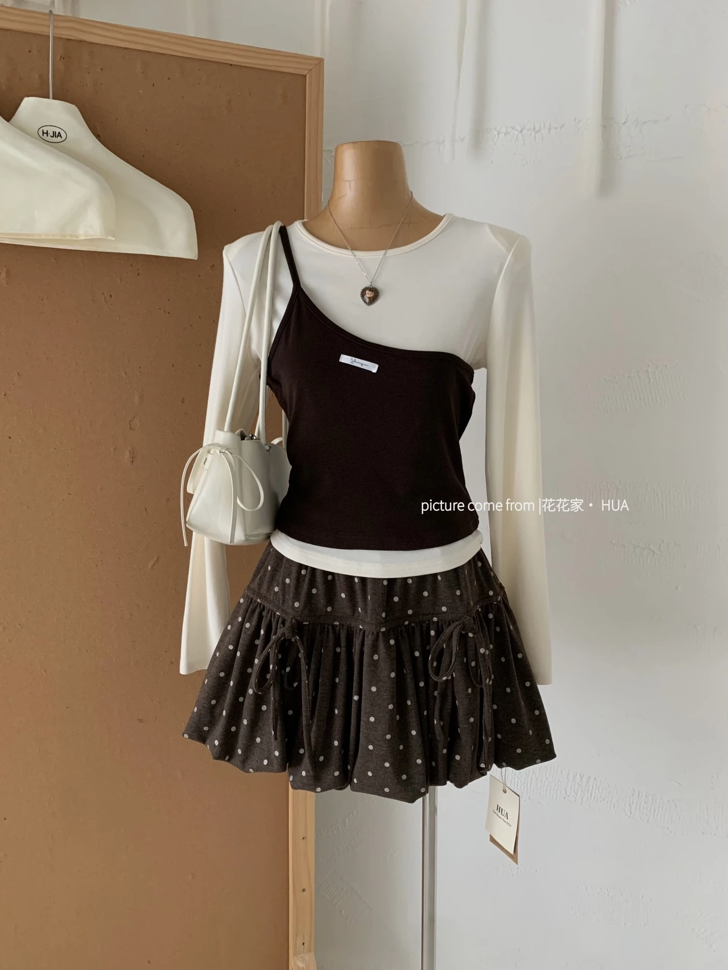 Ying Fashion Shop 設計感吊帶針織上衣 修身短版 長袖打底上衣 辣妹疊穿兩件套