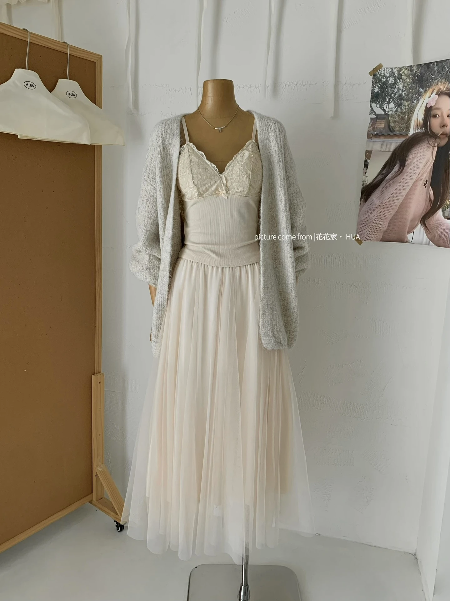 Ying Fashion Shop 秋季新款 針織毛衣外套 修身蕾絲吊帶上衣 網紗半身裙 三件式套裝