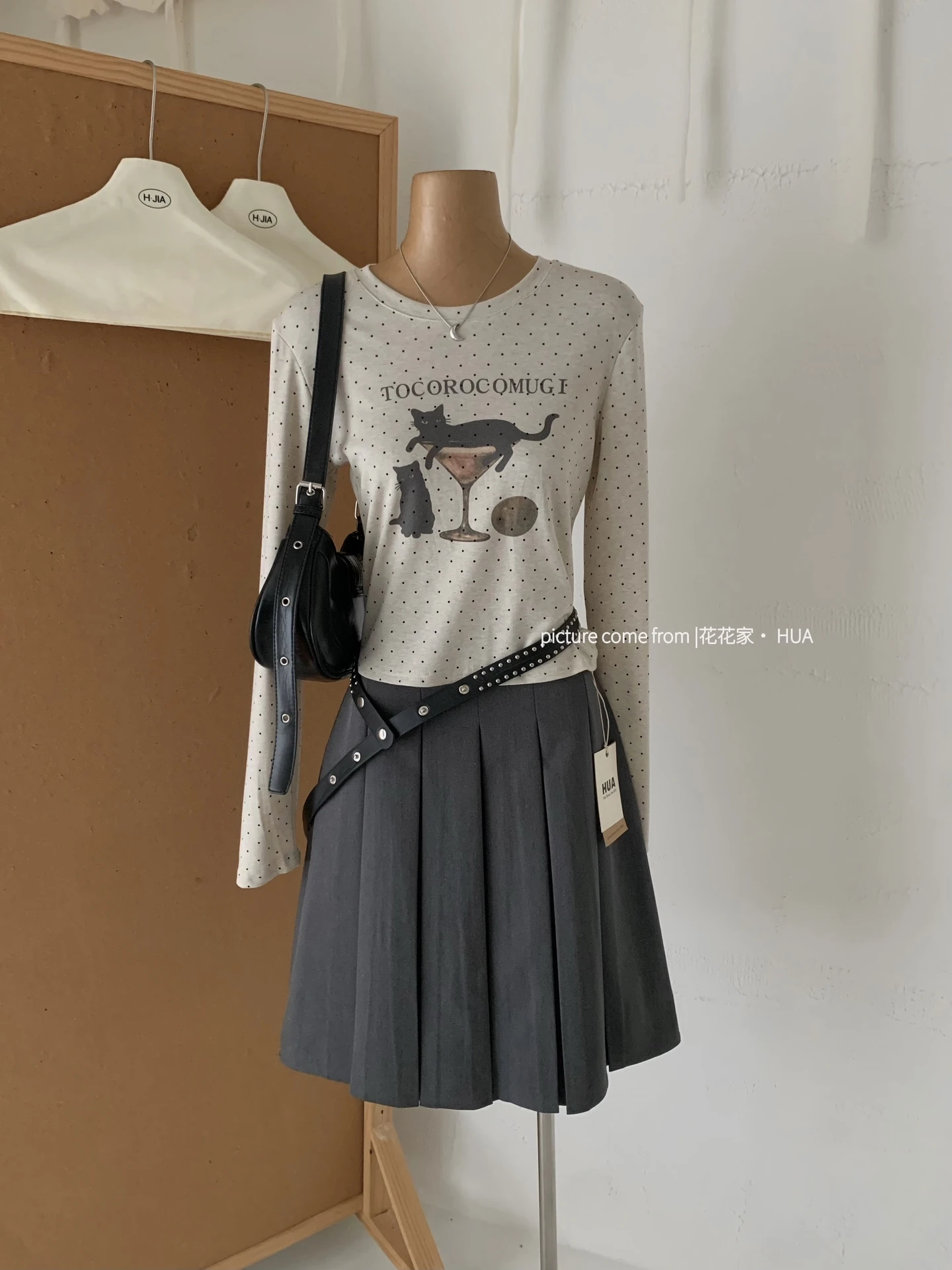 Ying Fashion Shop 點點貓咪印花圖案 圓領長袖上衣 修身顯瘦 打底上衣 印花上衣