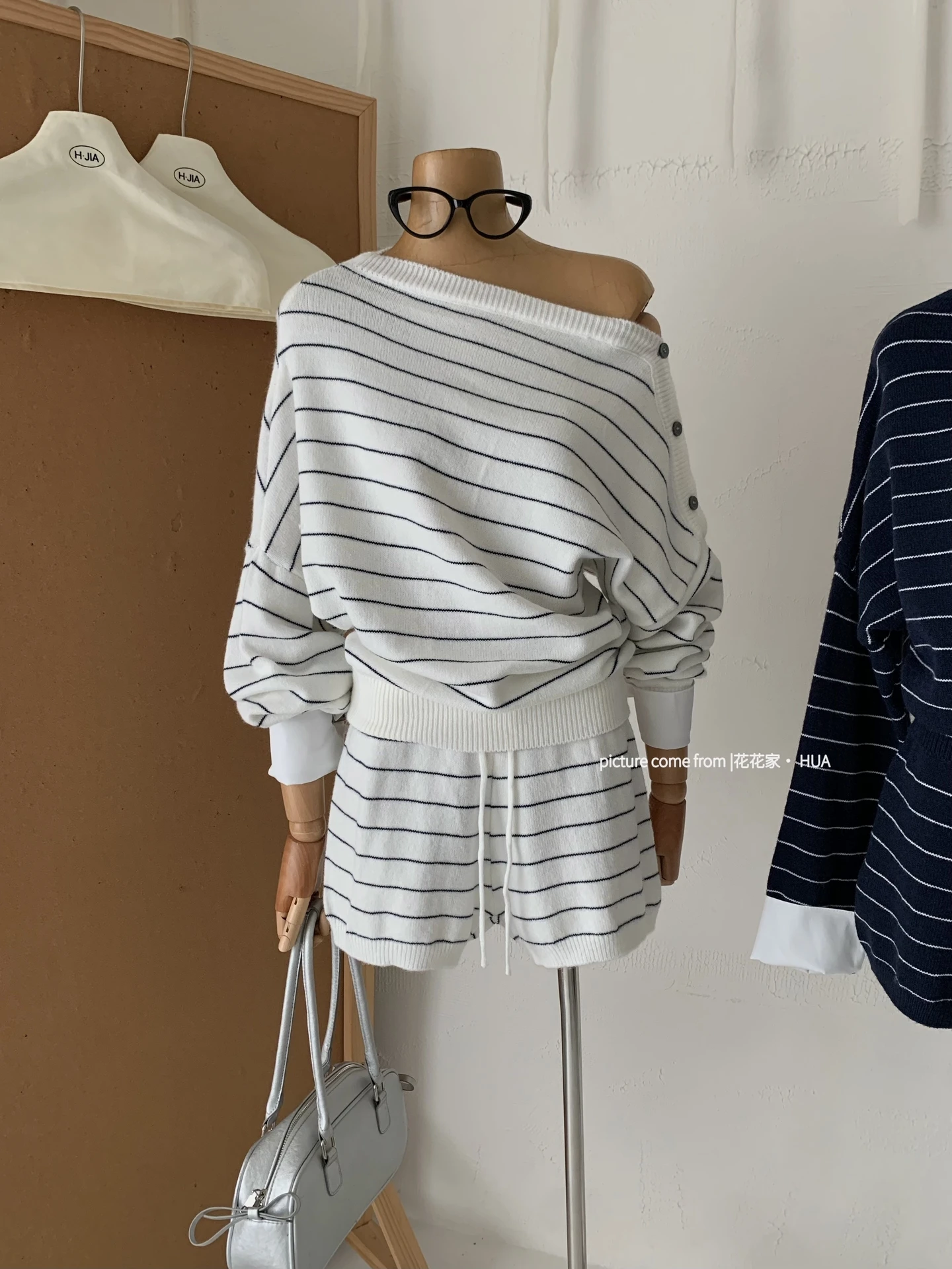Ying Fashion Shop 氣質甜美 條紋寬鬆 斜肩針織上衣 寬鬆顯瘦慵懶風 兩件式套裝